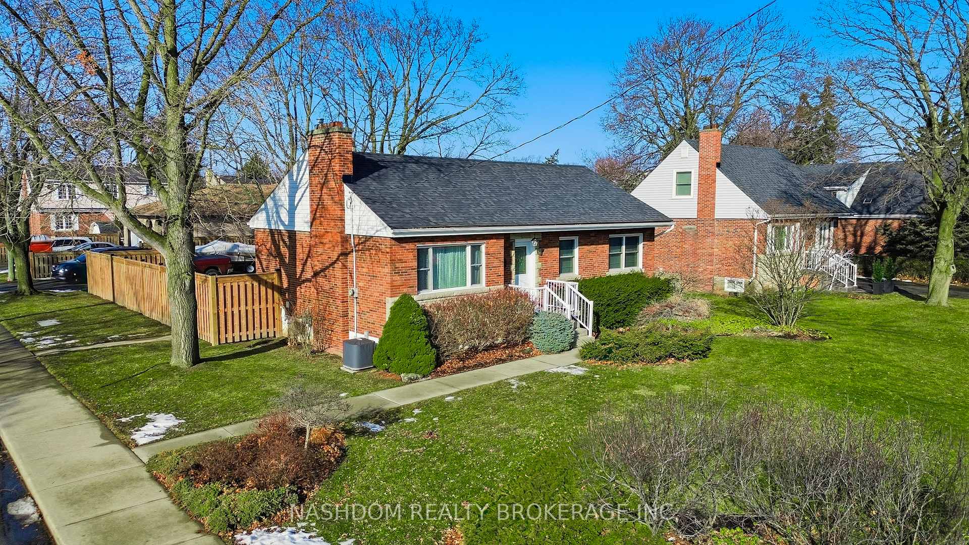 1 Bryant Court Hamilton Ontario Canada Sale residential Maggie Abril Nashdom Realty Brokerage Inc. 