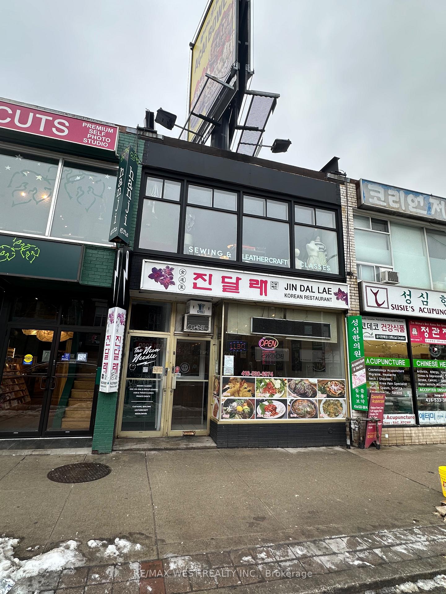 647 Bloor Street W Toronto Ontario Canada Sale commercial Grace Soares RE/MAX West Realty Inc., Brokerage *