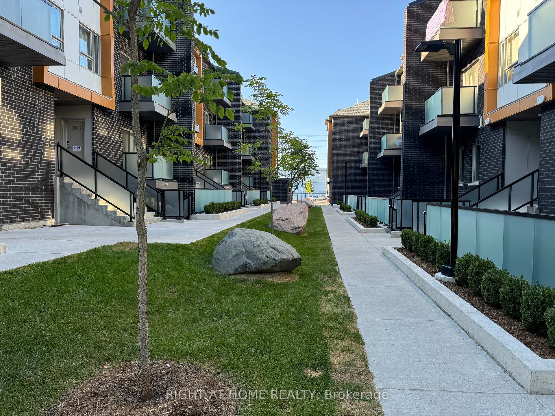 412 - 2789 Eglinton Avenue E Toronto Ontario Canada Rent residential Hariharan Nadarajah RE/MAX Ace Realty Inc., Brokerage*