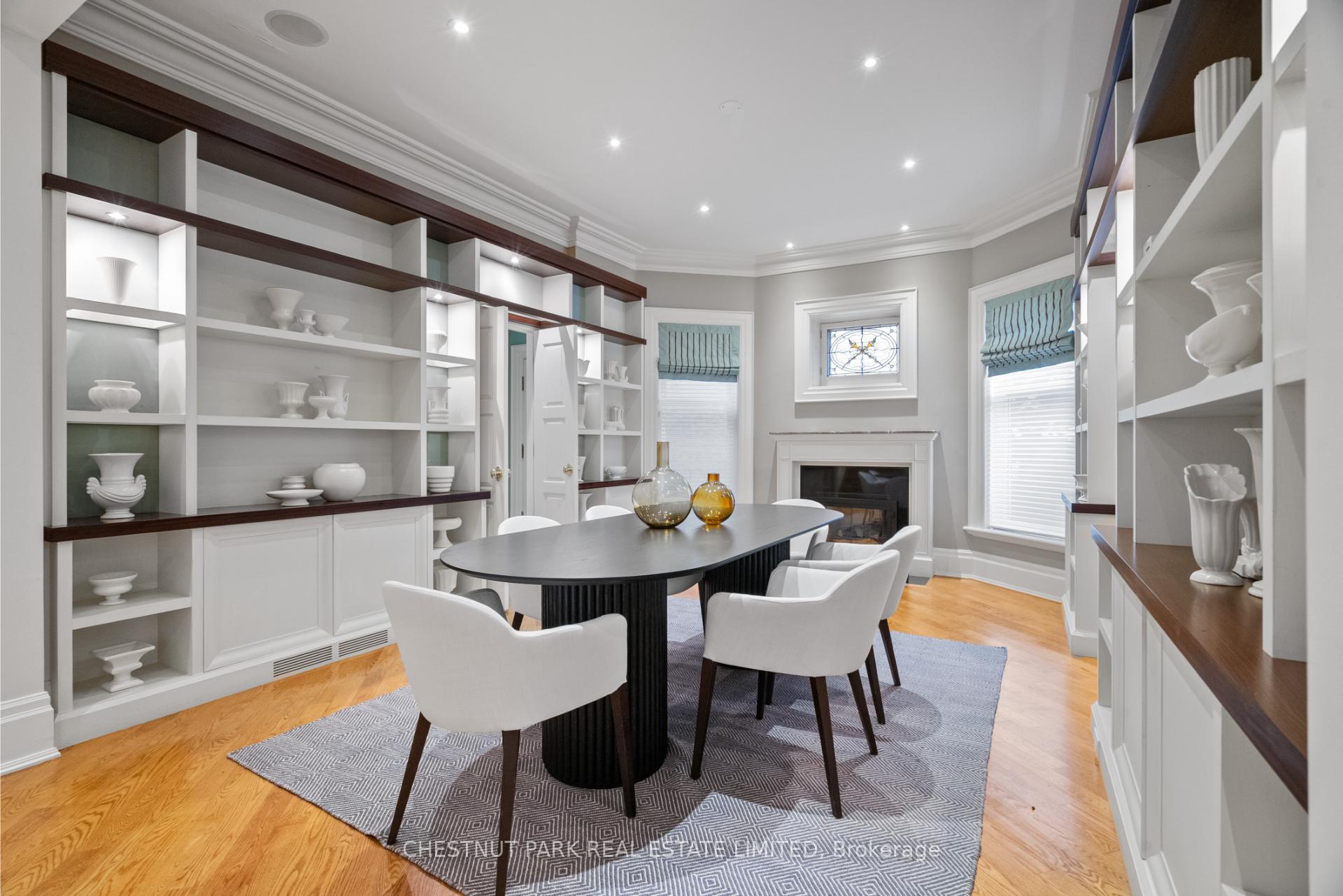 6 Bedroom Single Family Home/House's Image 3