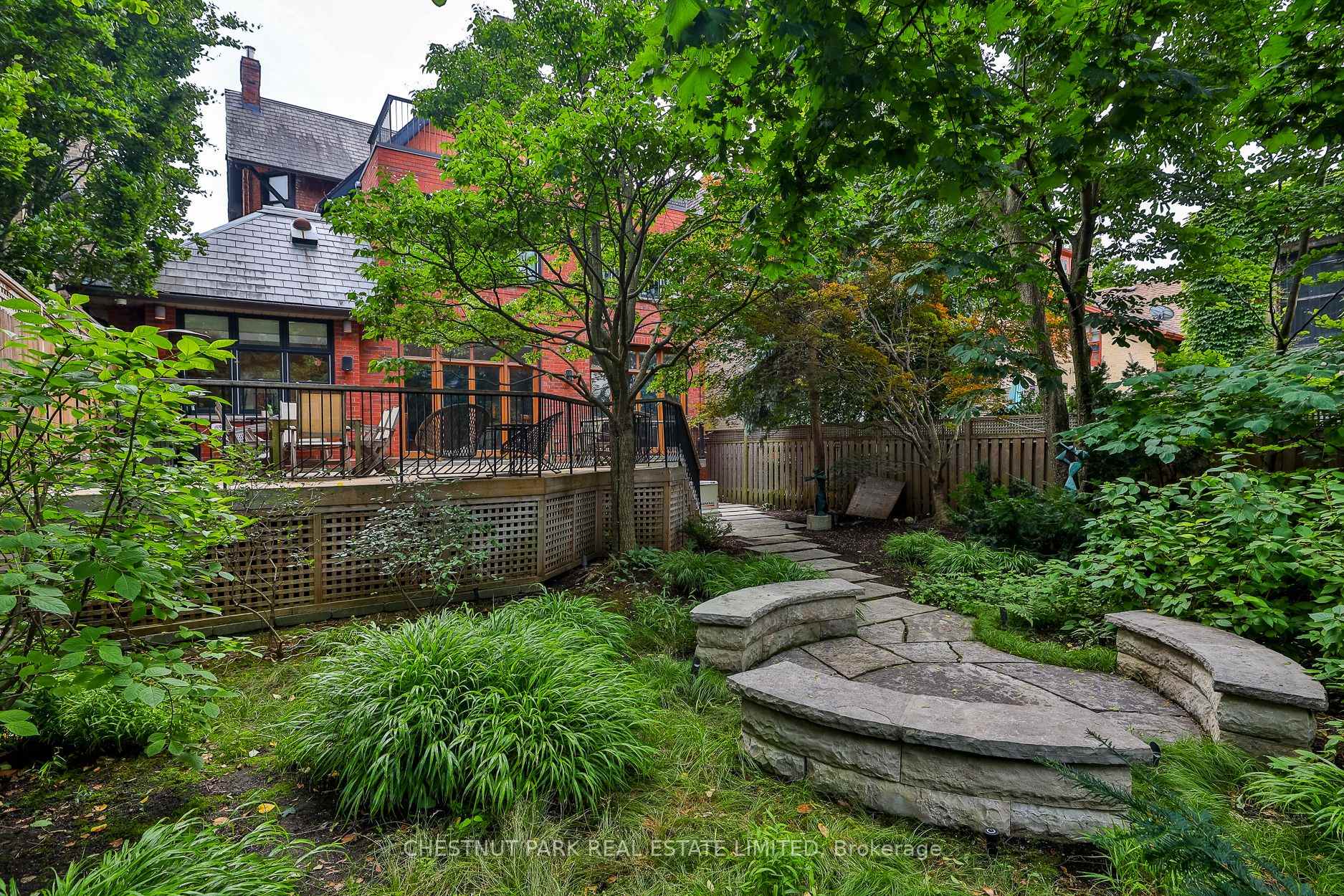 6 Bedroom Single Family Home/House's Image 34
