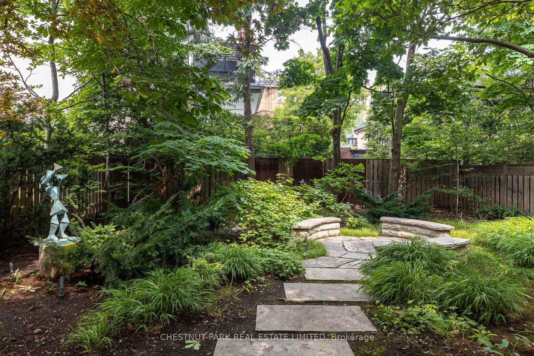 6 Bedroom Single Family Home/House's Image 33