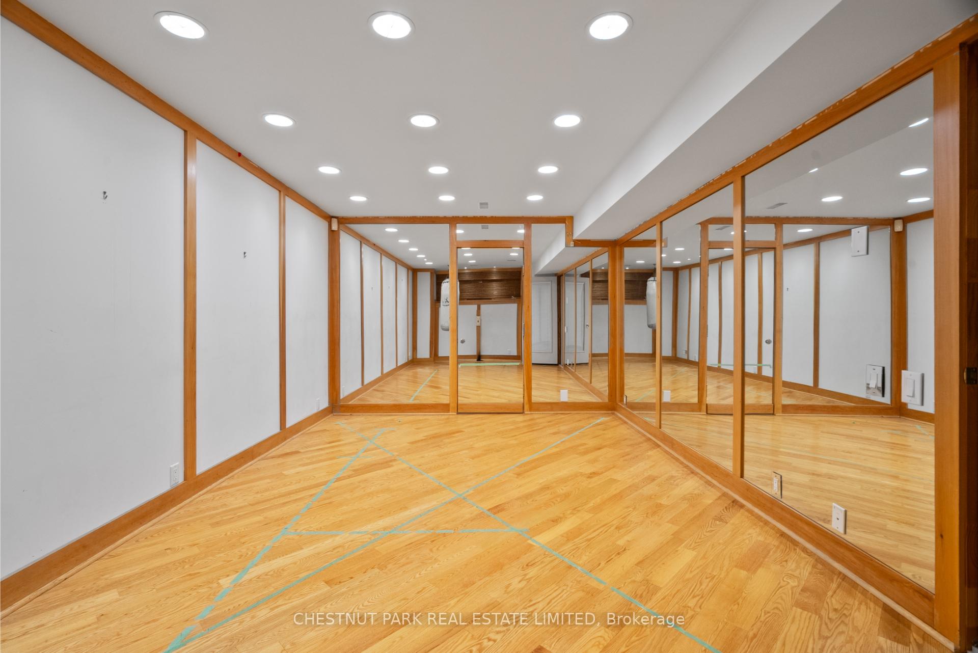 6 Bedroom Single Family Home/House's Image 29