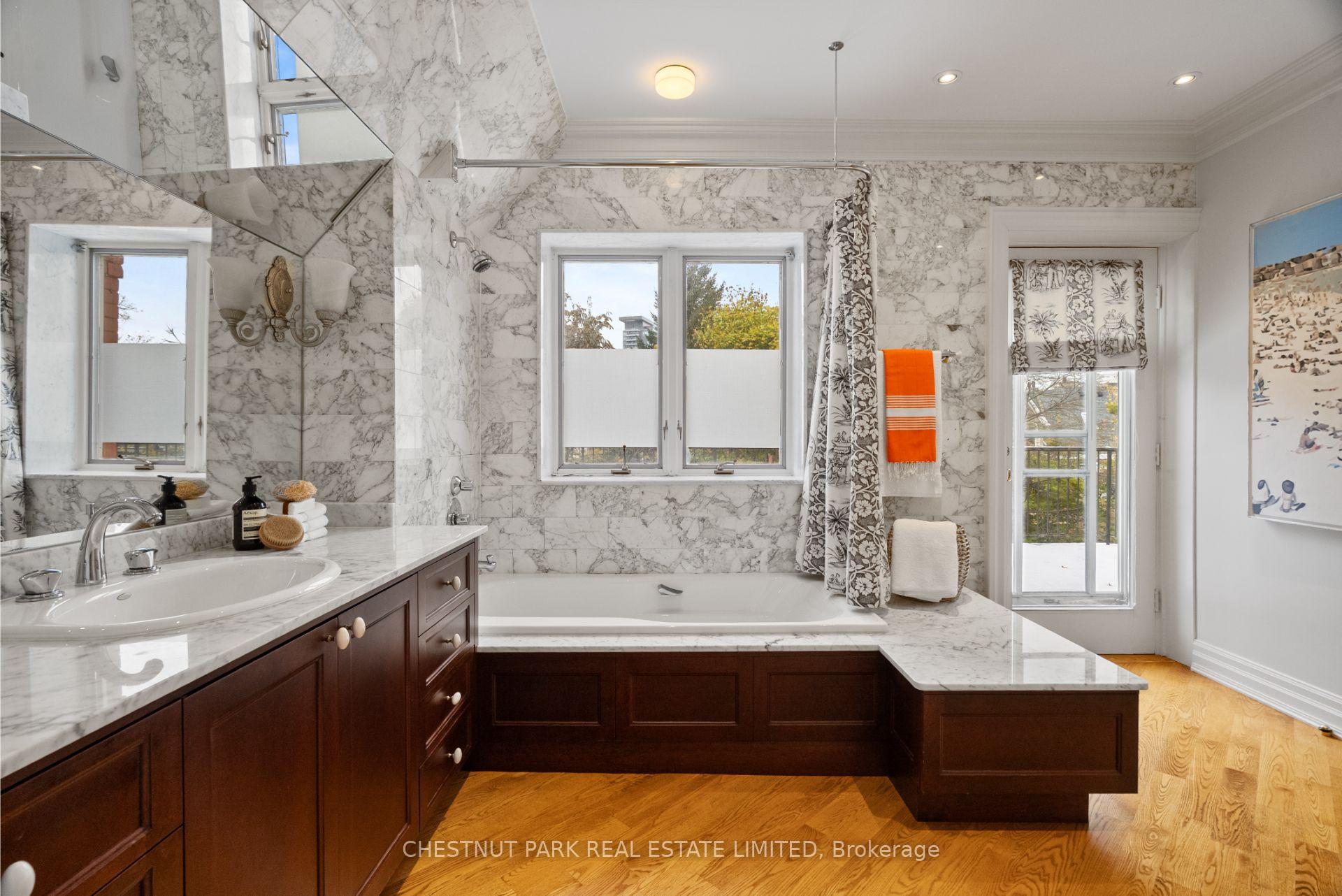 6 Bedroom Single Family Home/House's Image 27