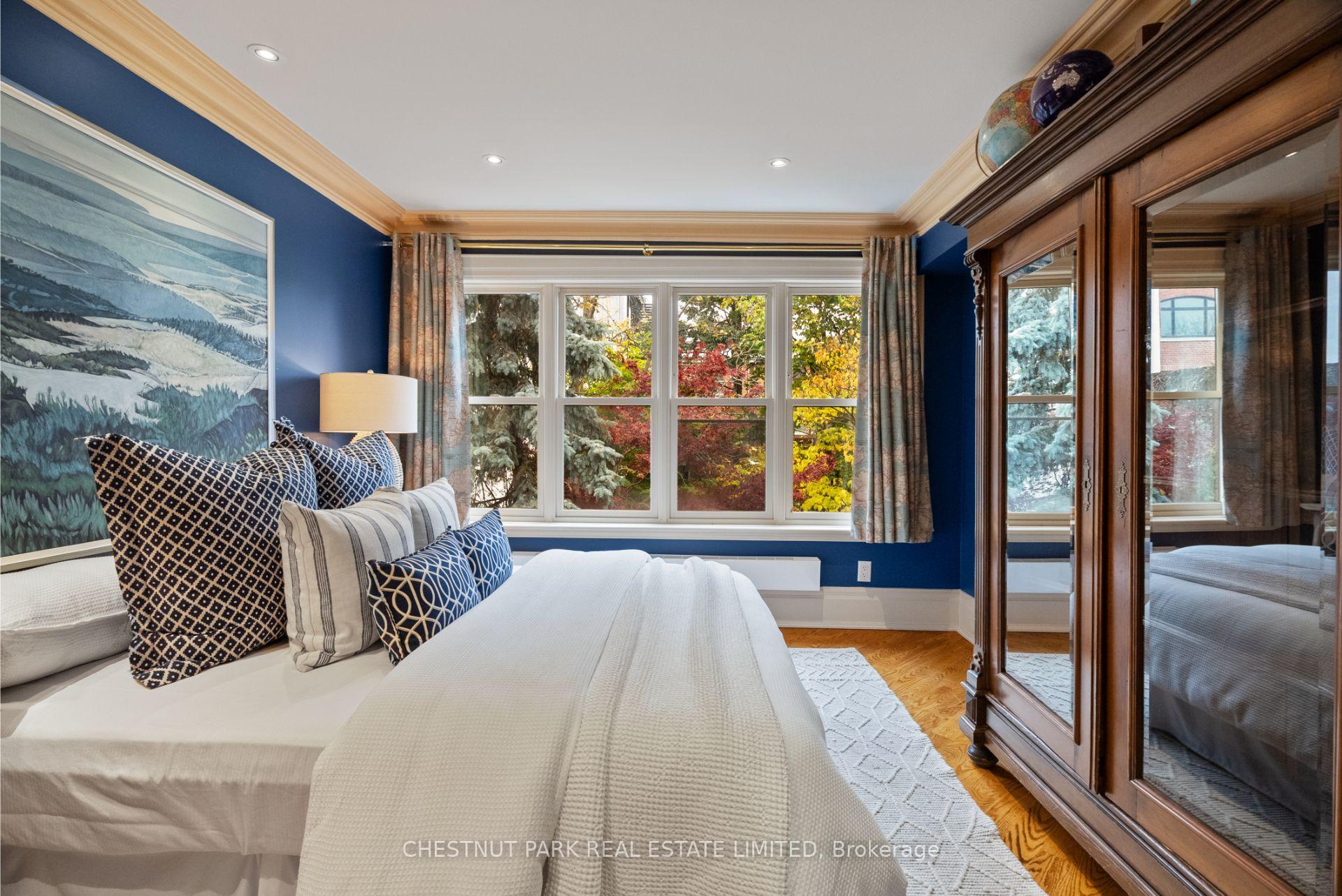 6 Bedroom Single Family Home/House's Image 21