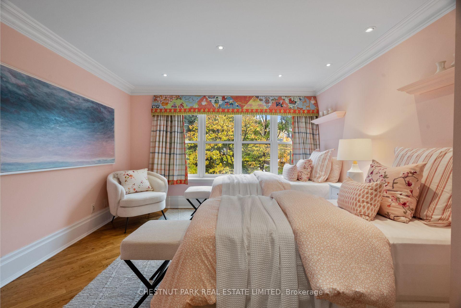 6 Bedroom Single Family Home/House's Image 20