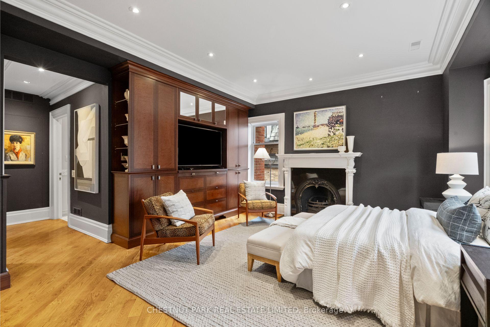 6 Bedroom Single Family Home/House's Image 14