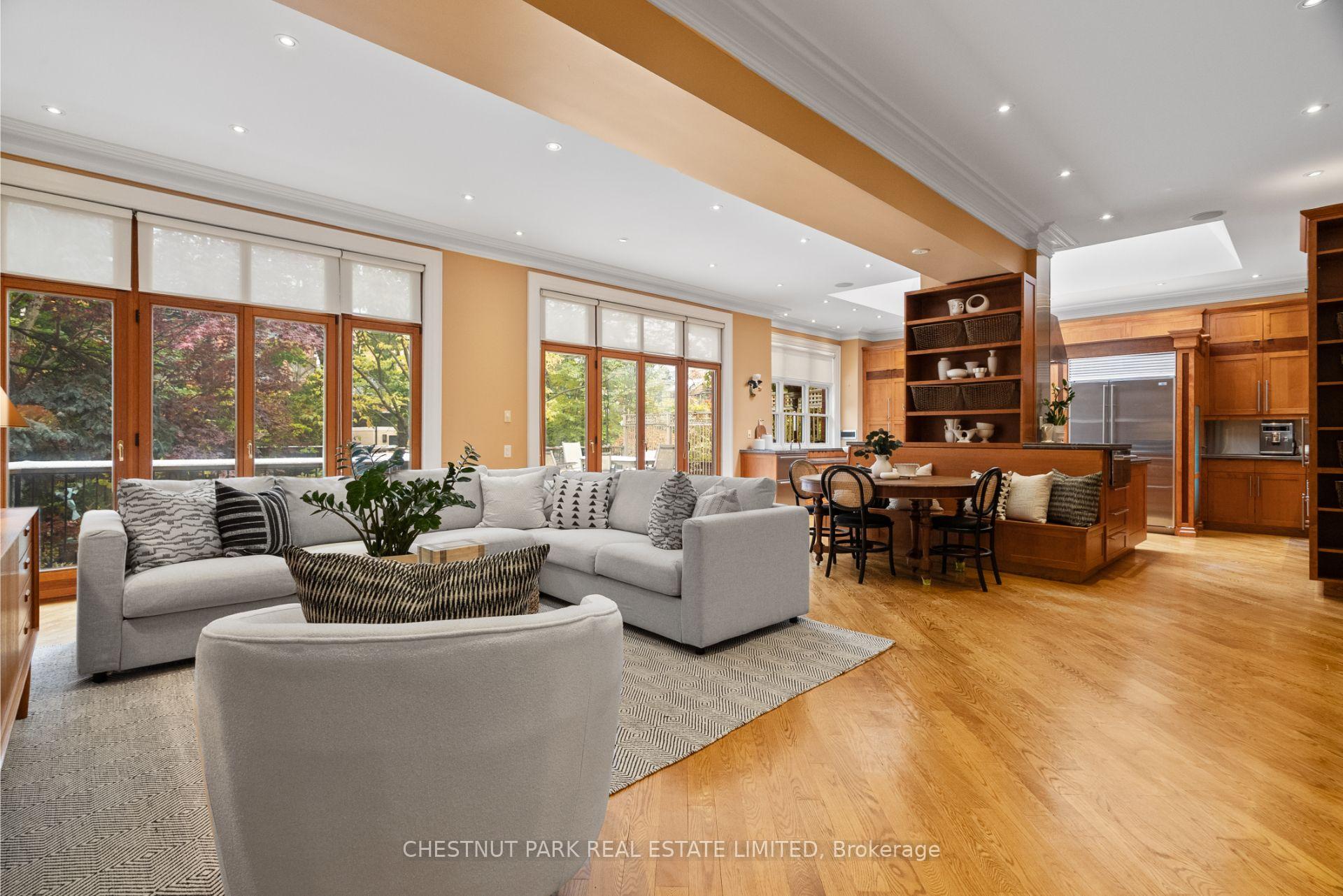 6 Bedroom Single Family Home/House's Image 8