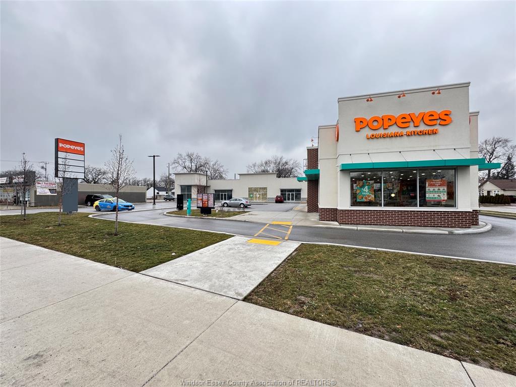 5188 TECUMSEH Road Windsor Ontario Canada Sale commercial   HomeLife Gold Star Realty Inc., Brokerage