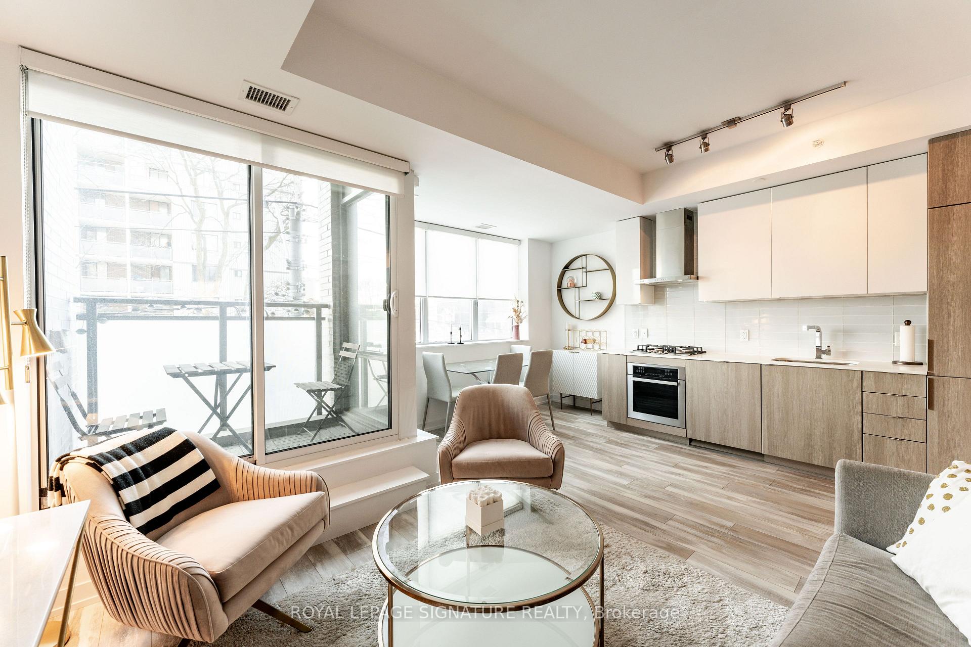 219 - 38 Howard Park Avenue Toronto Ontario Canada Sale residential Gustavo Rios Right at Home Realty, Brokerage*