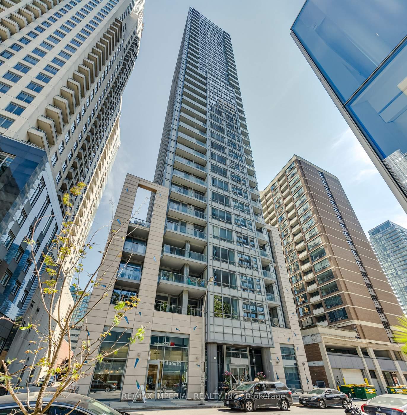 1101 - 21 Balmuto Street Toronto Ontario Canada Sale residential Gustavo Rios Right at Home Realty, Brokerage*