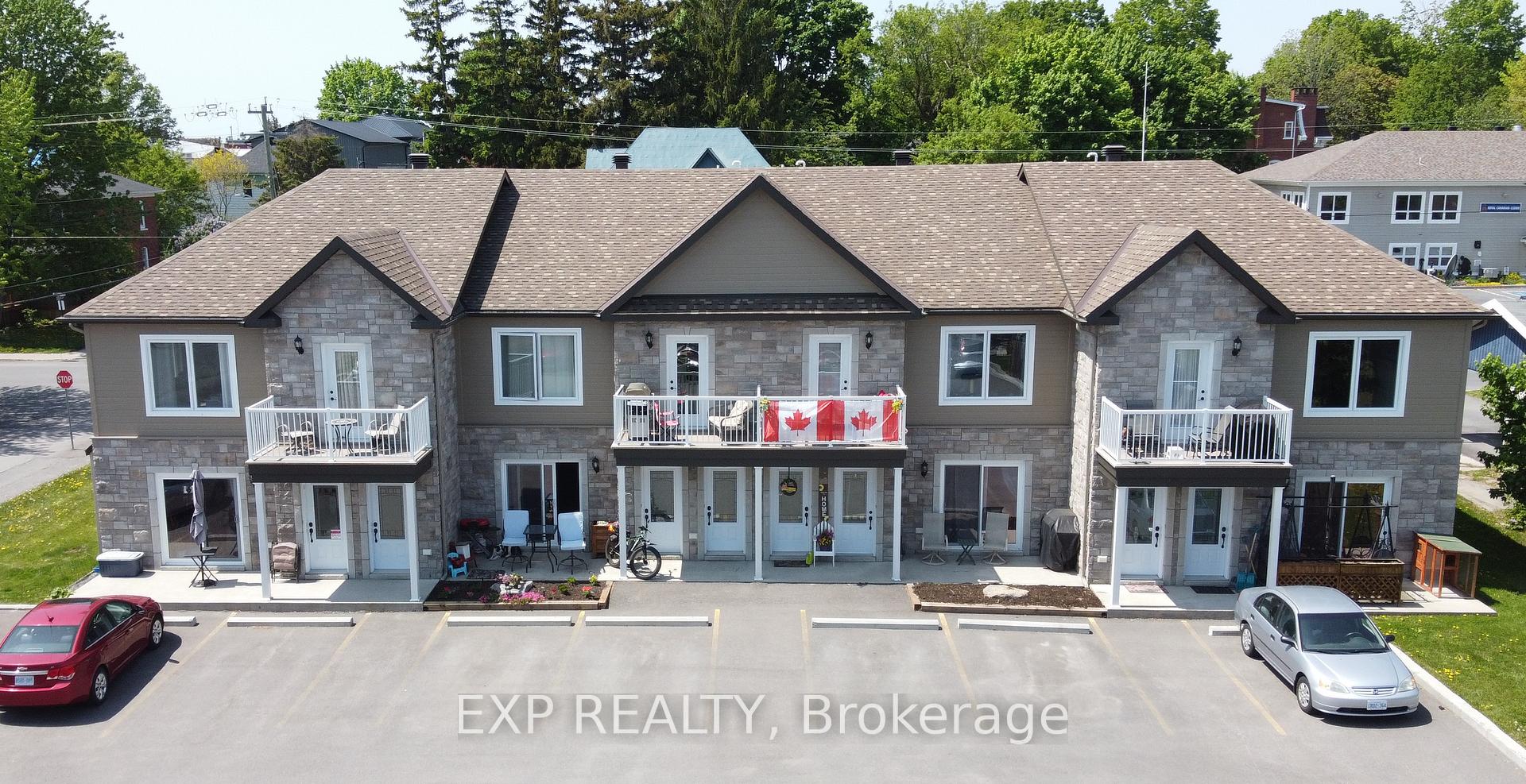73 & 75 Kenyon Street E North Glengarry Ontario Canada Sale commercial Edmundo Roa eXp Realty Inc.
