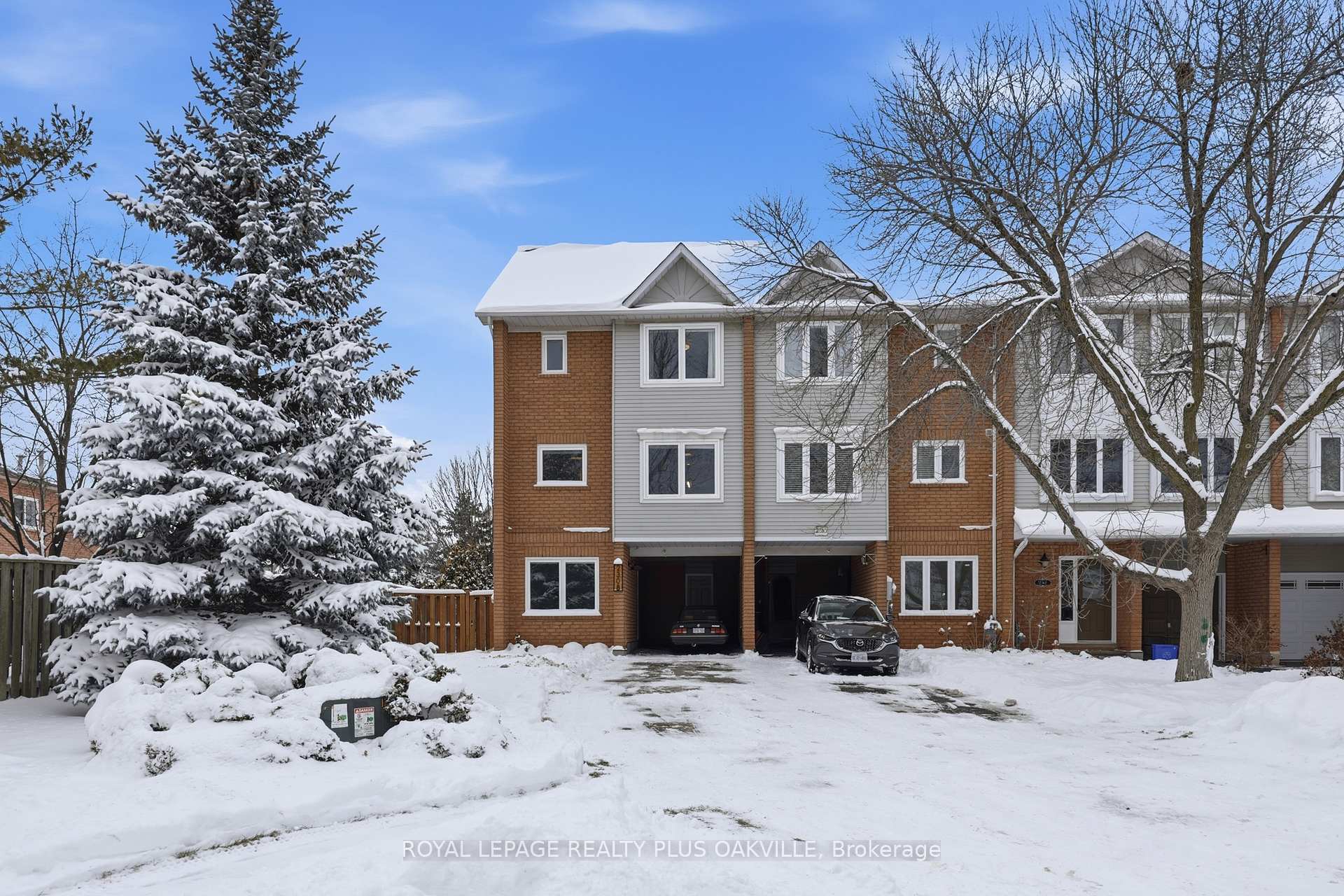 2308 Strawfield Court Oakville Ontario Canada Sale residential Christine Miocevich Royal LePage Realty Plus Oakville, Brokerage*