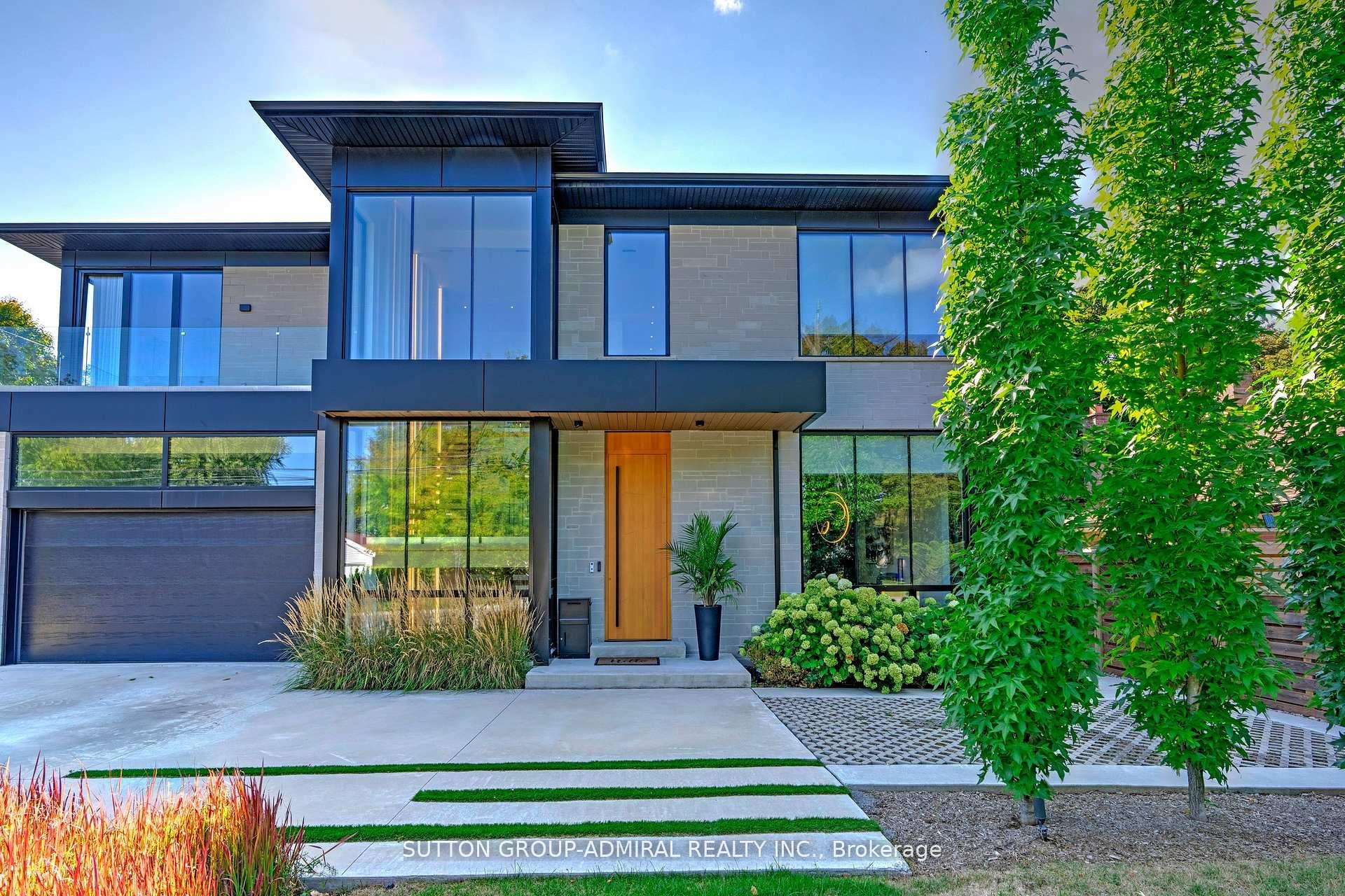 126 WOOD LN. MLS# N12710786. Bev MacLean - Richmond Hill Real Estate