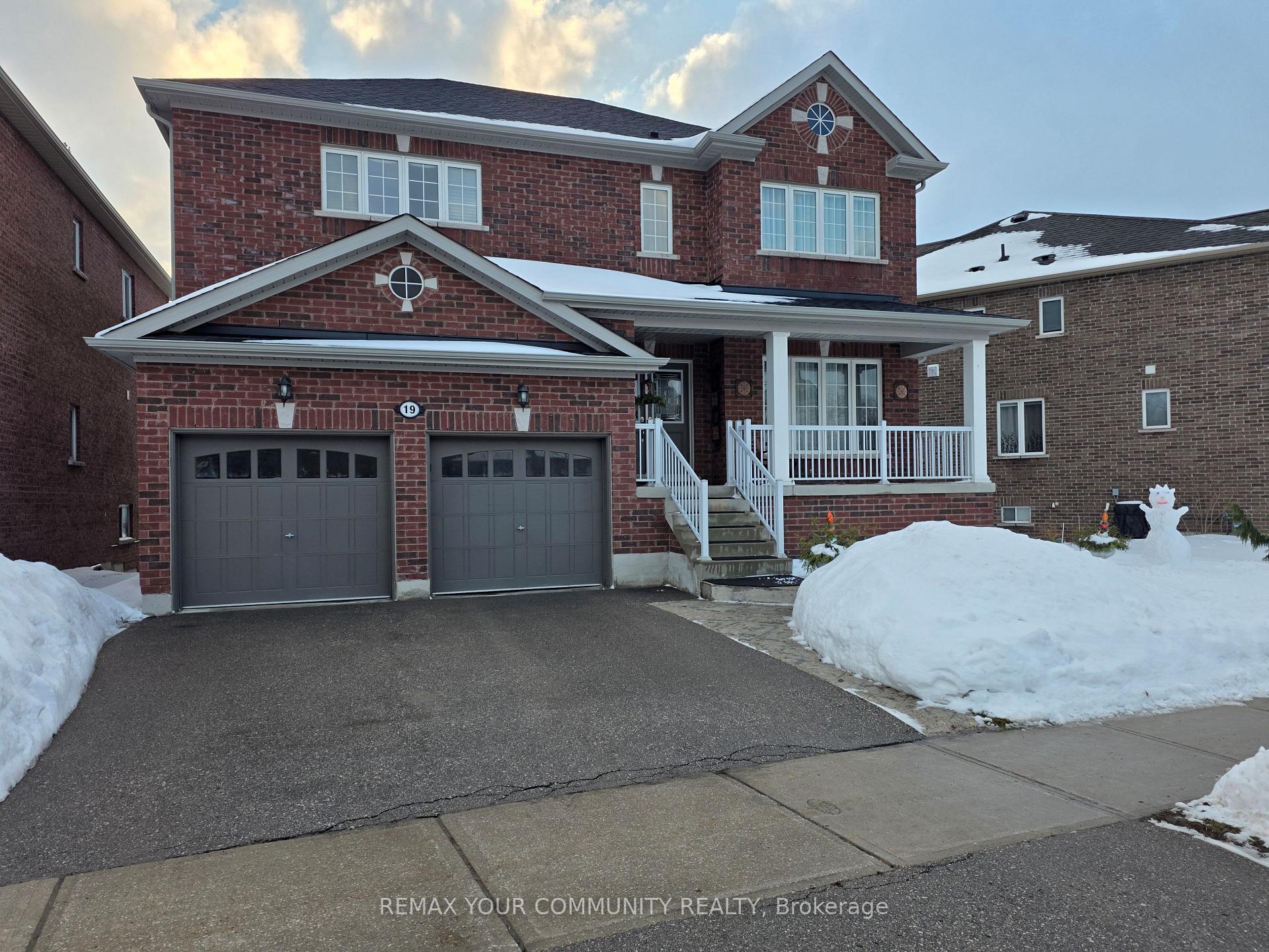 19 Richmond Park Drive Georgina Ontario Canada Sale residential TATIANA ROLINSKY Re/Max YOUR COMMUNITY REALTY