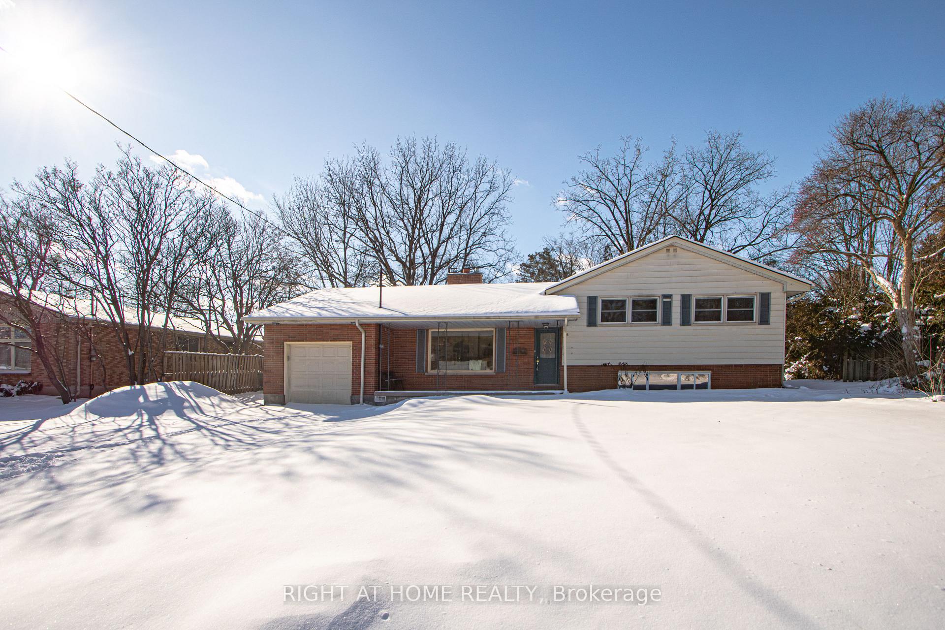 26 Wychwood Park London North Ontario Canada Sale residential Faris Al-Hoyidy Right at Home Realty, Brokerage*