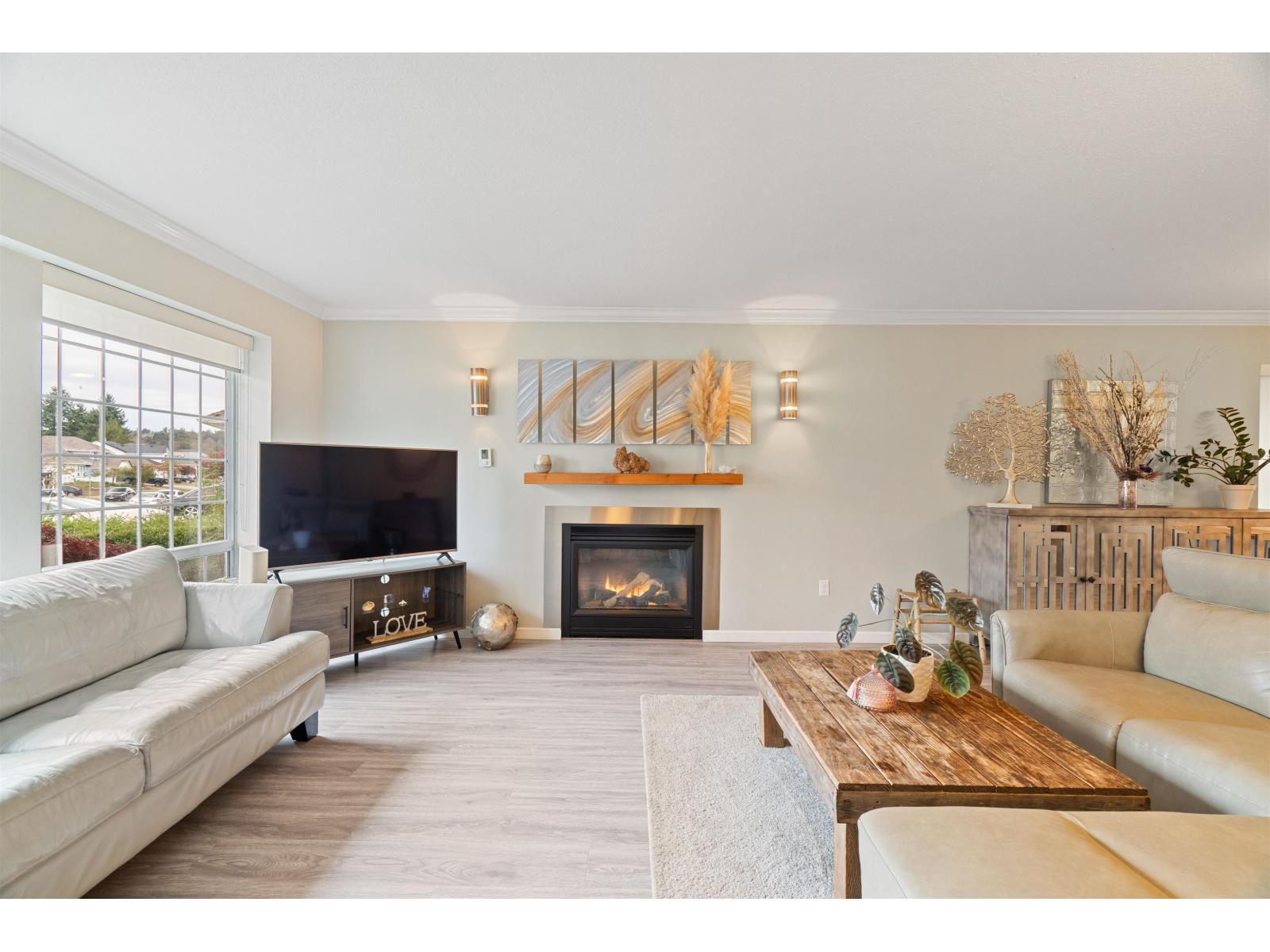 32345 CLINTON AVENUE Abbotsford British Columbia Canada Sale residential Gonzalo Santos PREC Real Broker B.C. Ltd.