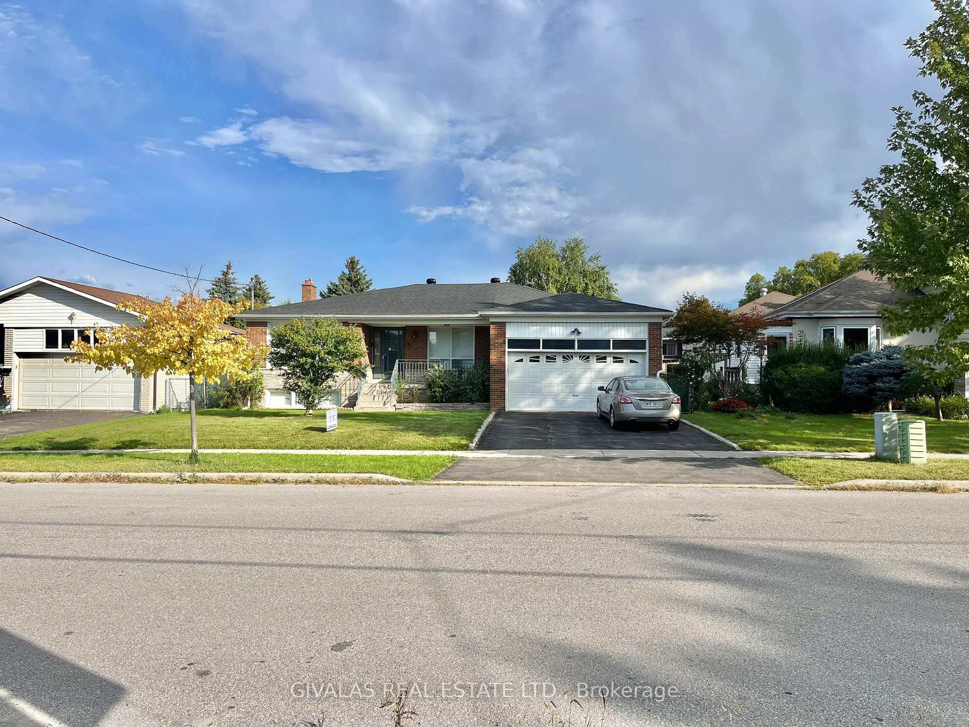 Upper - 94 Pleasant View Drive Toronto Ontario Canada Rent residential   CENTURY 21 SKYLARK REAL ESTATE LTD.  Brokerage*