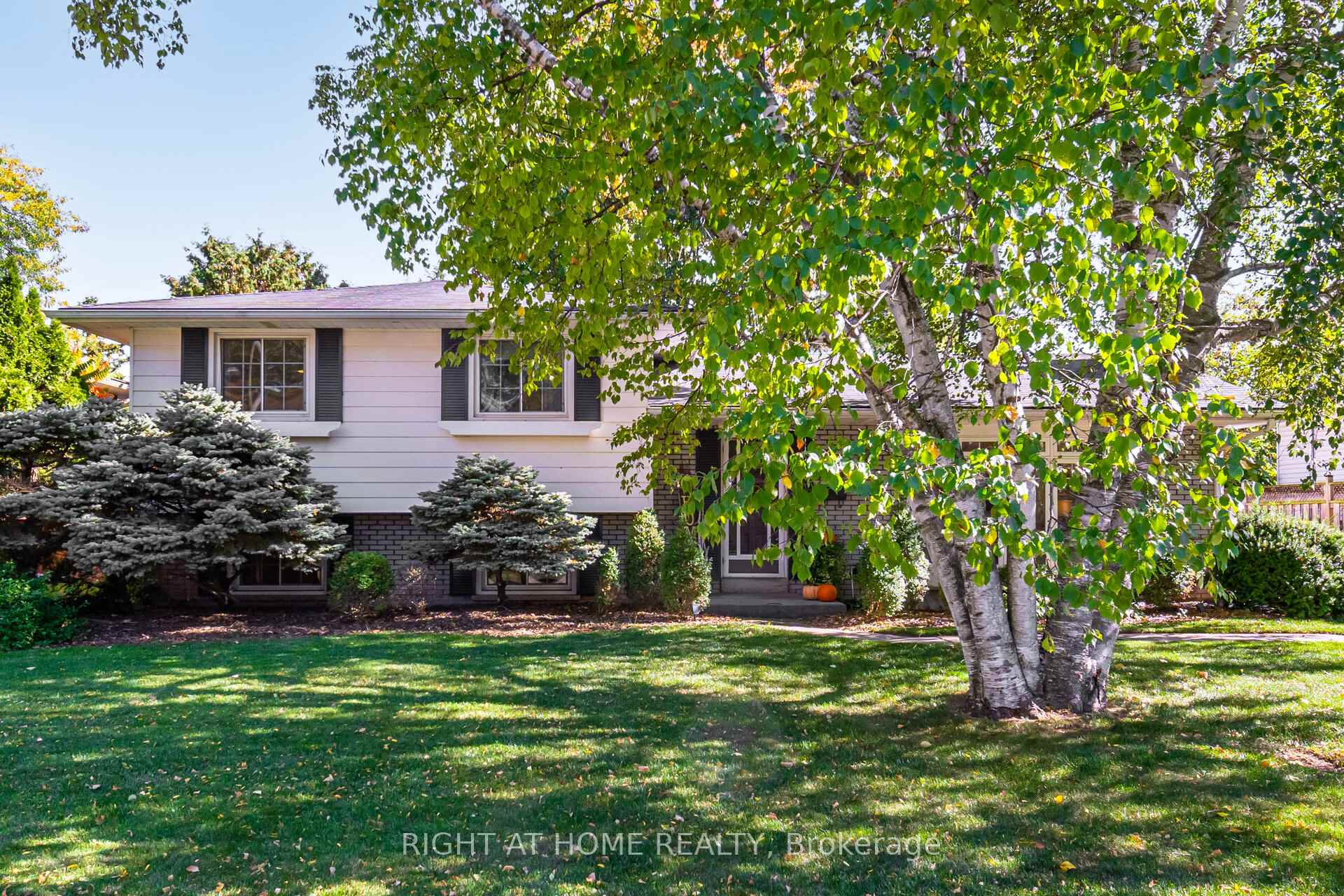 5188 Cherryhill Crescent Burlington Ontario Canada Sale residential Viraj Kapahi Right at Home Realty, Brokerage*