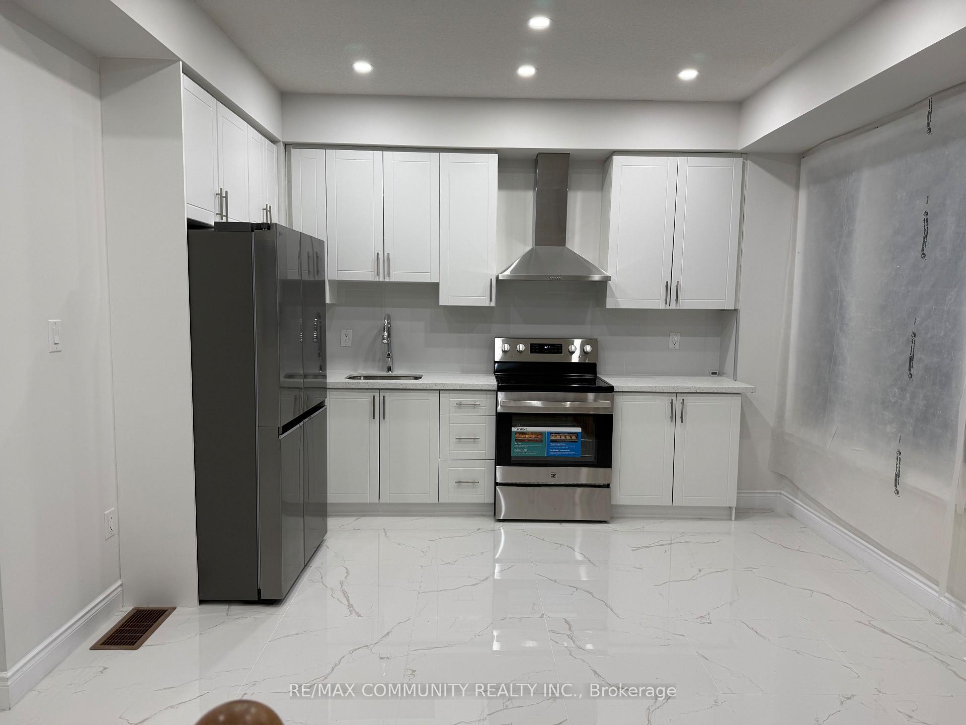 387 Tennant Circle Vaughan Ontario Canada Rent residential Vignes Sinnadurai RE/MAX Community Realty Inc, Brokerage *