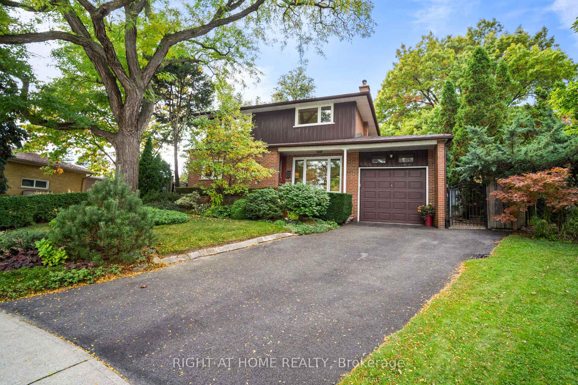 20 West Deane Valley Road Toronto Ontario Canada Sale residential Fatima Andrade Right at Home Realty, Brokerage*