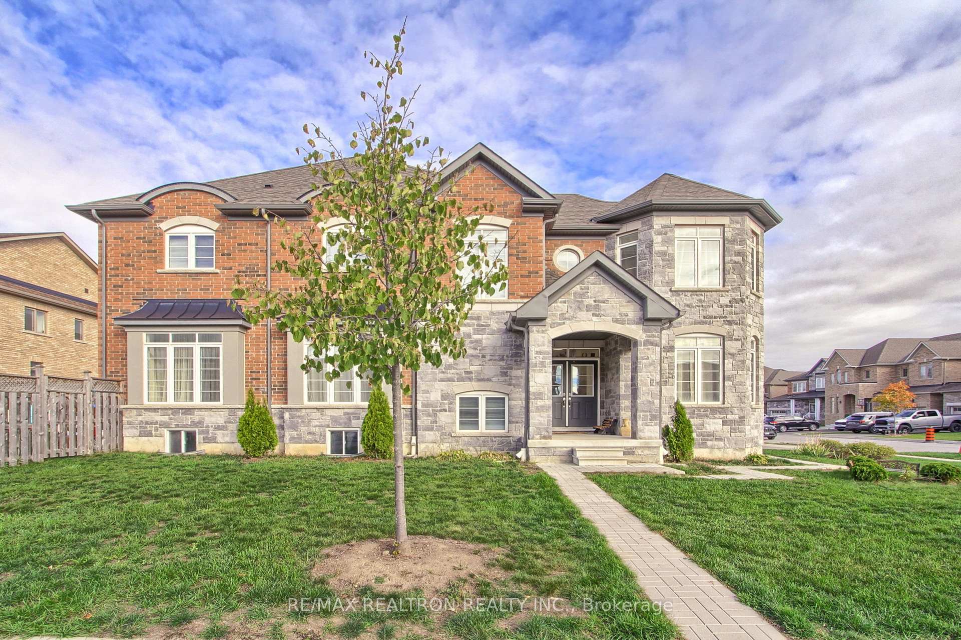 2236 Lozenby Street Innisfil Ontario Canada Sale residential Maria Mitchell RE/MAX Realtron Realty, Inc. Brokerage*