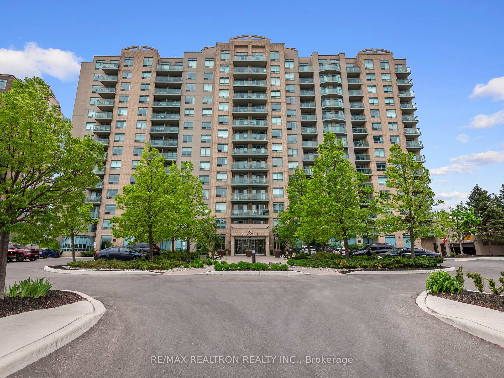 720 - 39 Oneida Crescent Richmond Hill Ontario Canada Rent residential Maria Mitchell RE/MAX Realtron Realty, Inc. Brokerage*