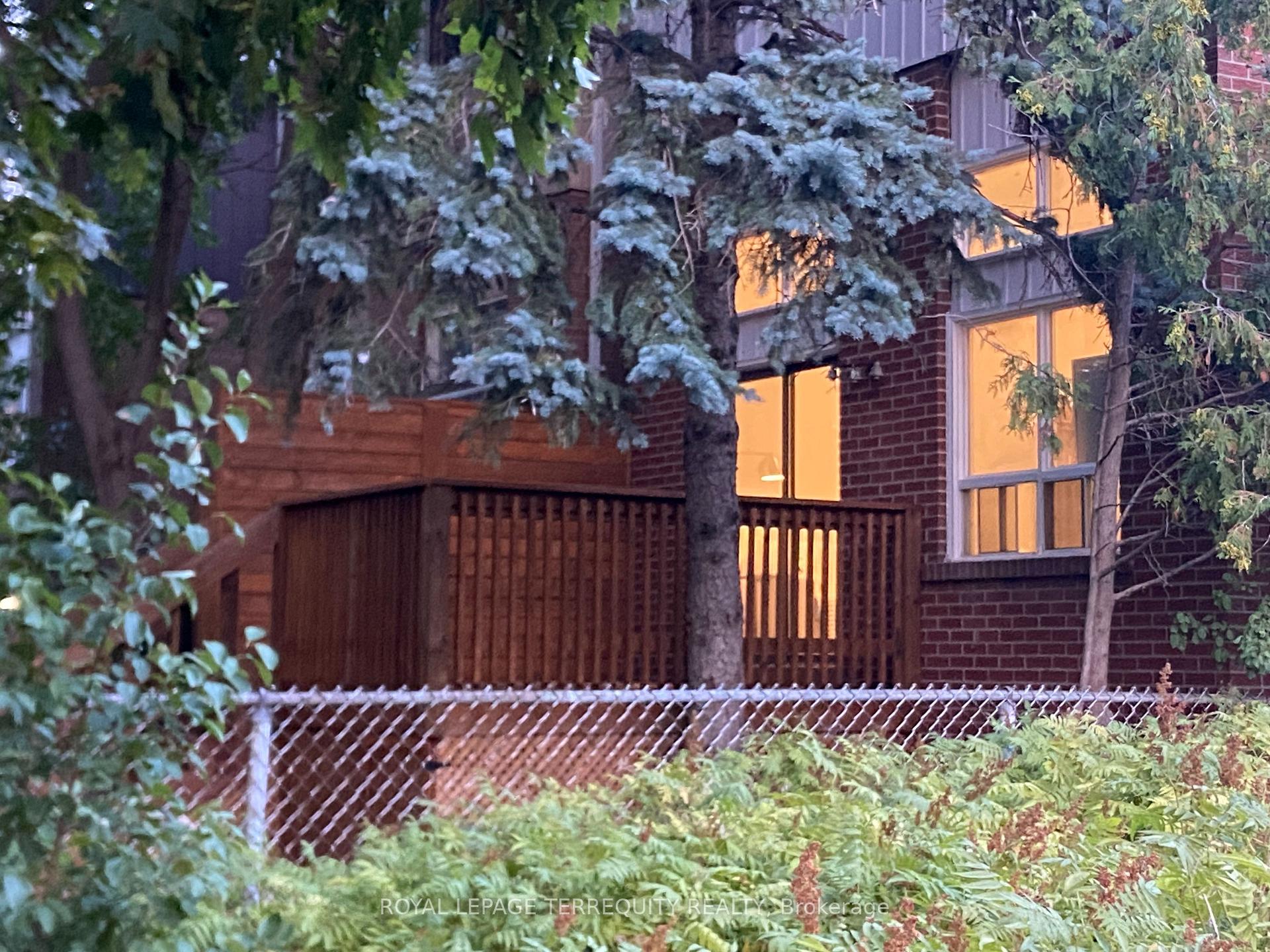 28 Festival Drive Toronto Ontario Canada Sale residential Rich Weisz Royal LePage Terrequity Realty, Brokerage*