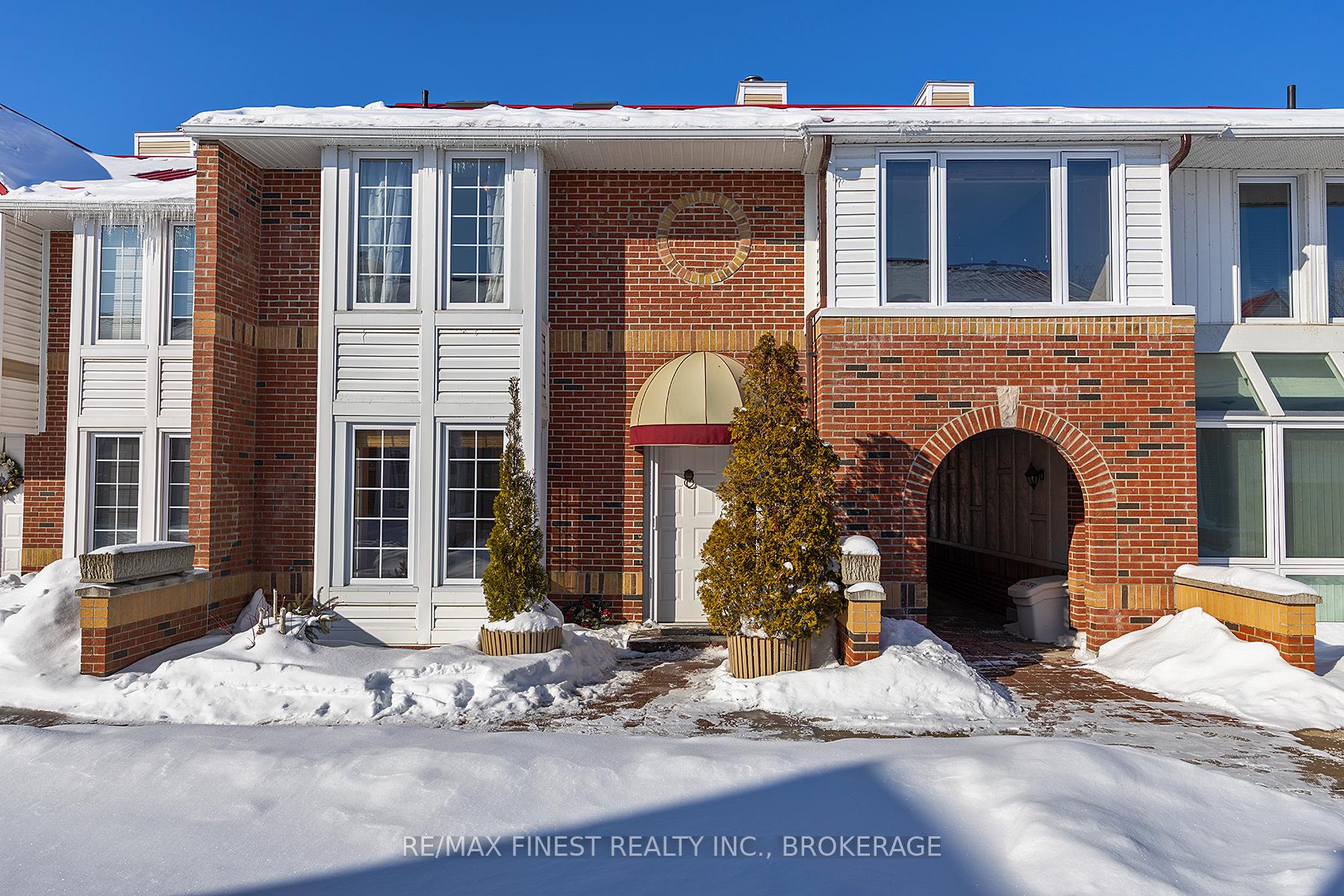 16 - 1 Place D'armes Kingston Ontario Canada Sale residential Team Tallen Royal LePage Proalliance Realty, Brokerage