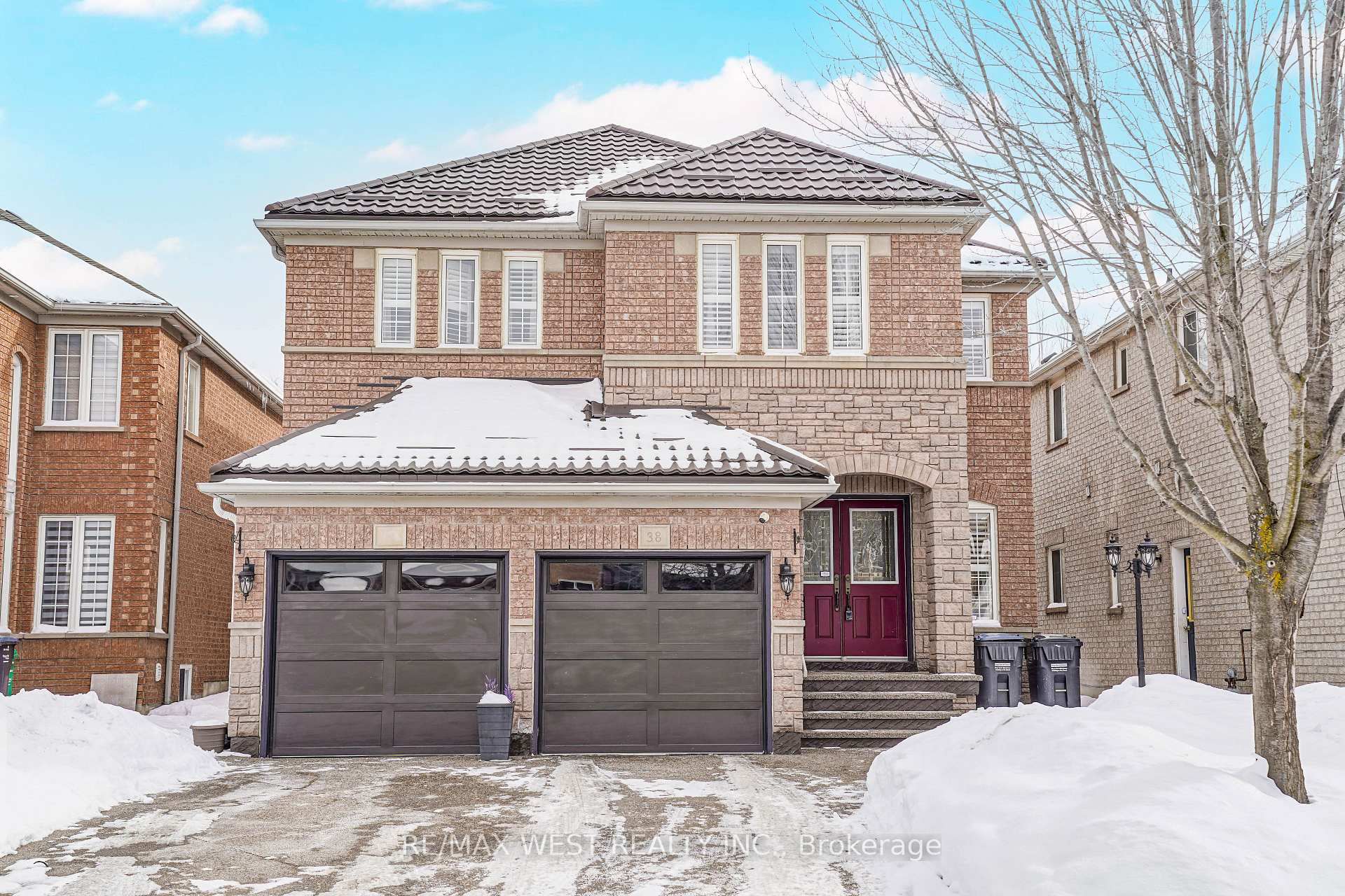 38 Bottlebrush Drive Brampton Ontario Canada Sale residential Gurjeet Sandhu ੴ MBA ABR®,SRS®, AHWD®,PR RE/MAX Realty Services Inc., Brokerage*