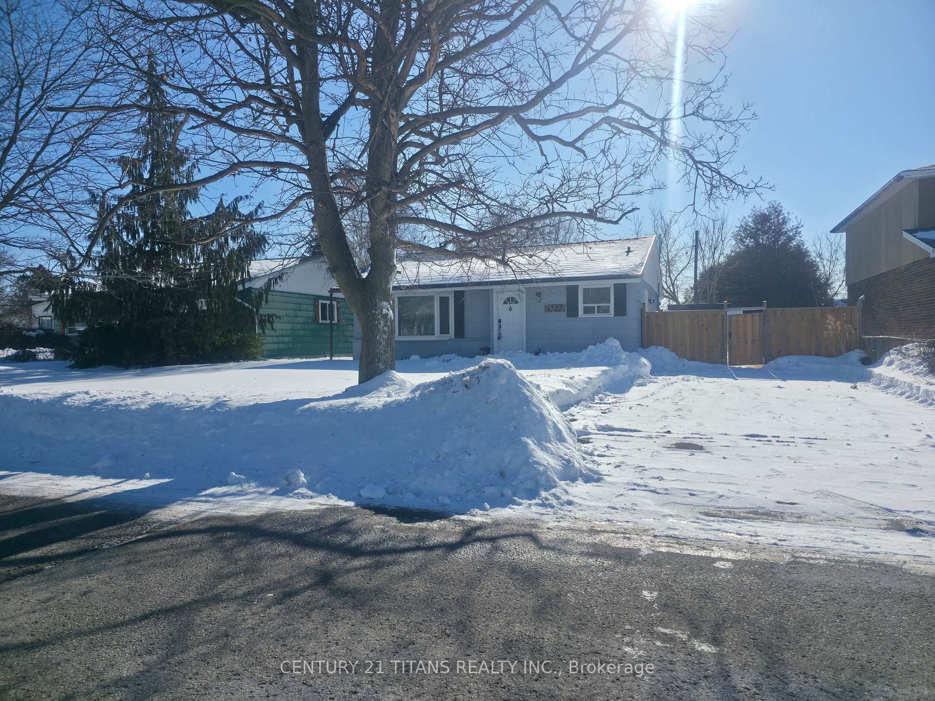 1327 Commerce Street Pickering Ontario Canada Sale residential Mike McMahon Right at Home Realty, Brokerage*