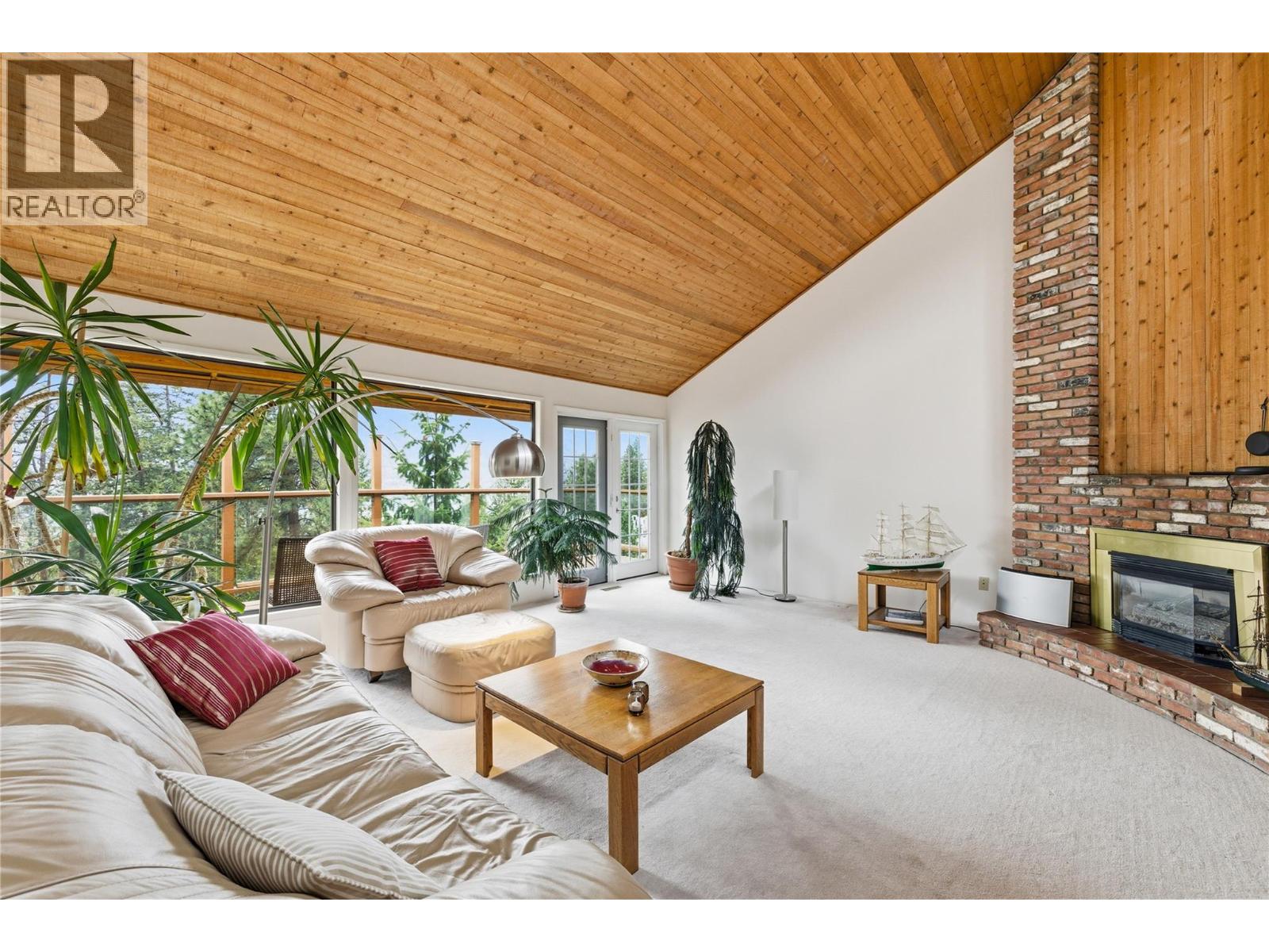 324 Clifton Road N Kelowna British Columbia Canada Sale residential CLIFFORD MAY Realty One Real Estate Ltd., Brokerage*