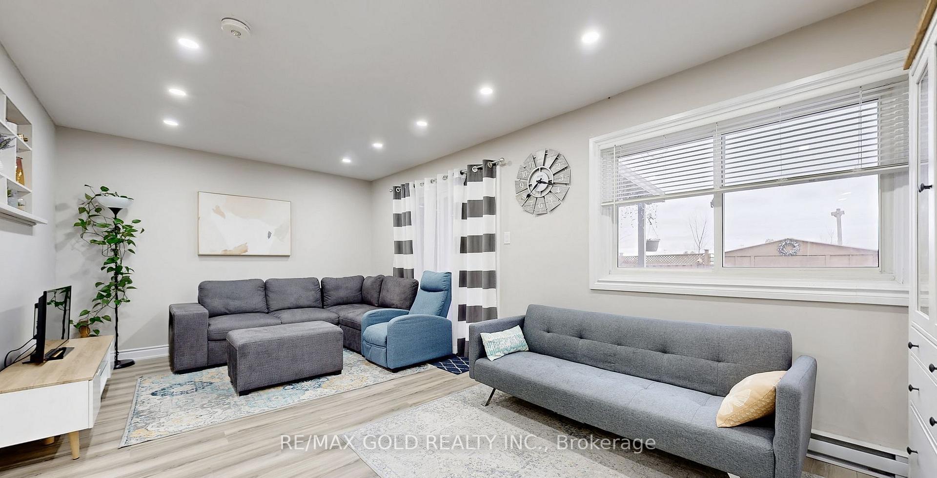 12 Glencastle Square Brampton Ontario Canada Sale residential Raj Sharma RE/MAX GOLD REALTY INC.