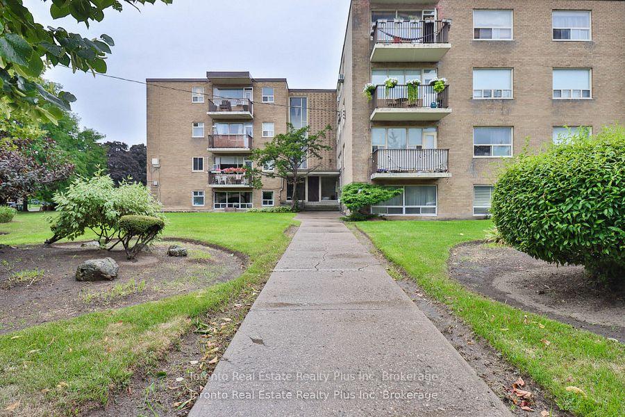 303 - 55 Neptune Drive Toronto Ontario Canada Sale residential   Toronto Real Estate Realty Plus Brokerage