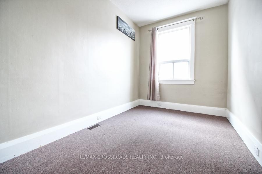 2nd Fl - 2001 Yonge Street Toronto Ontario Canada Rent residential searchgta. ca RE/MAX CROSSROADS REALTY INC. Brokerage*