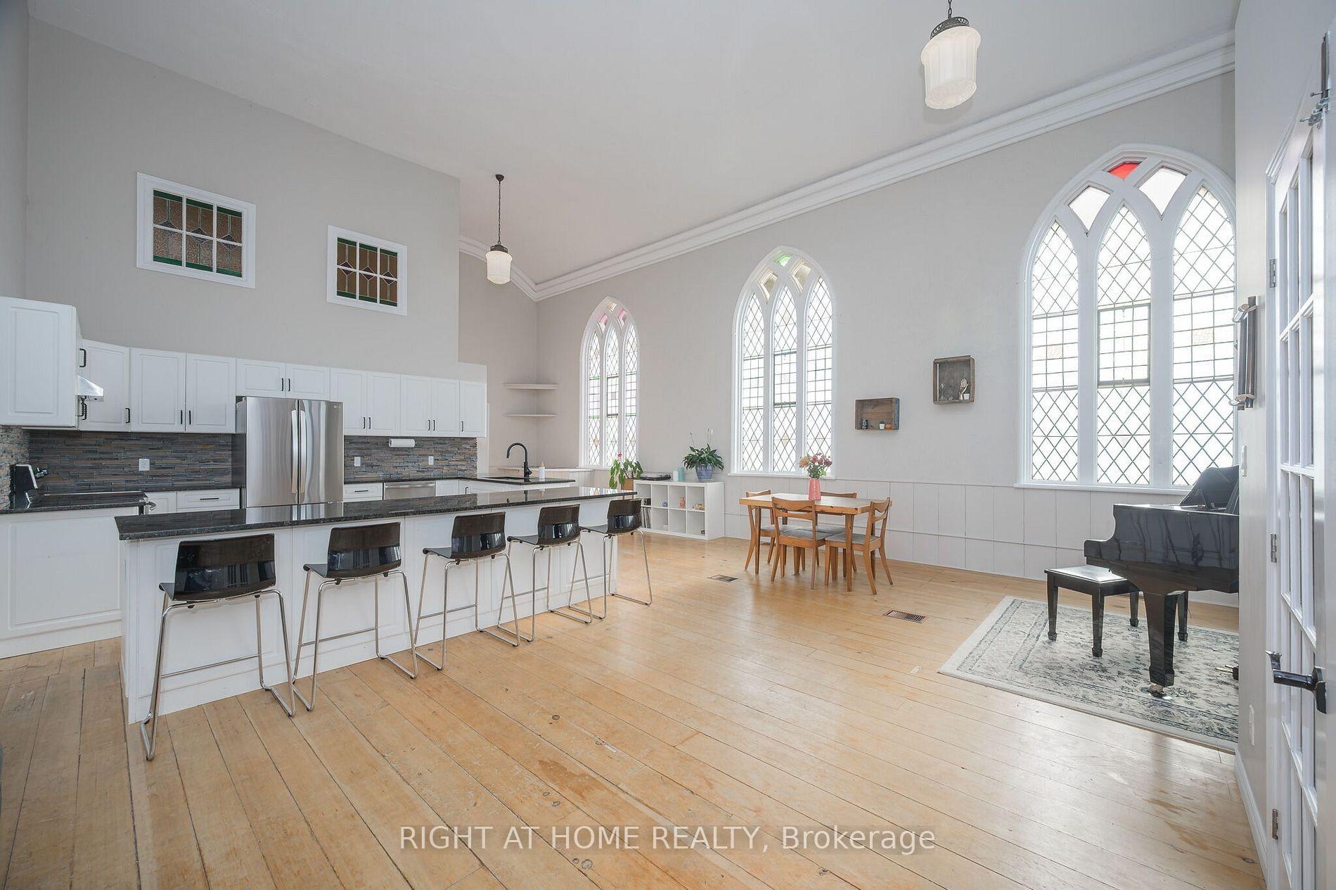 3318 Dundas Street Burlington Ontario Canada Sale residential   Right at Home Realty, Brokerage