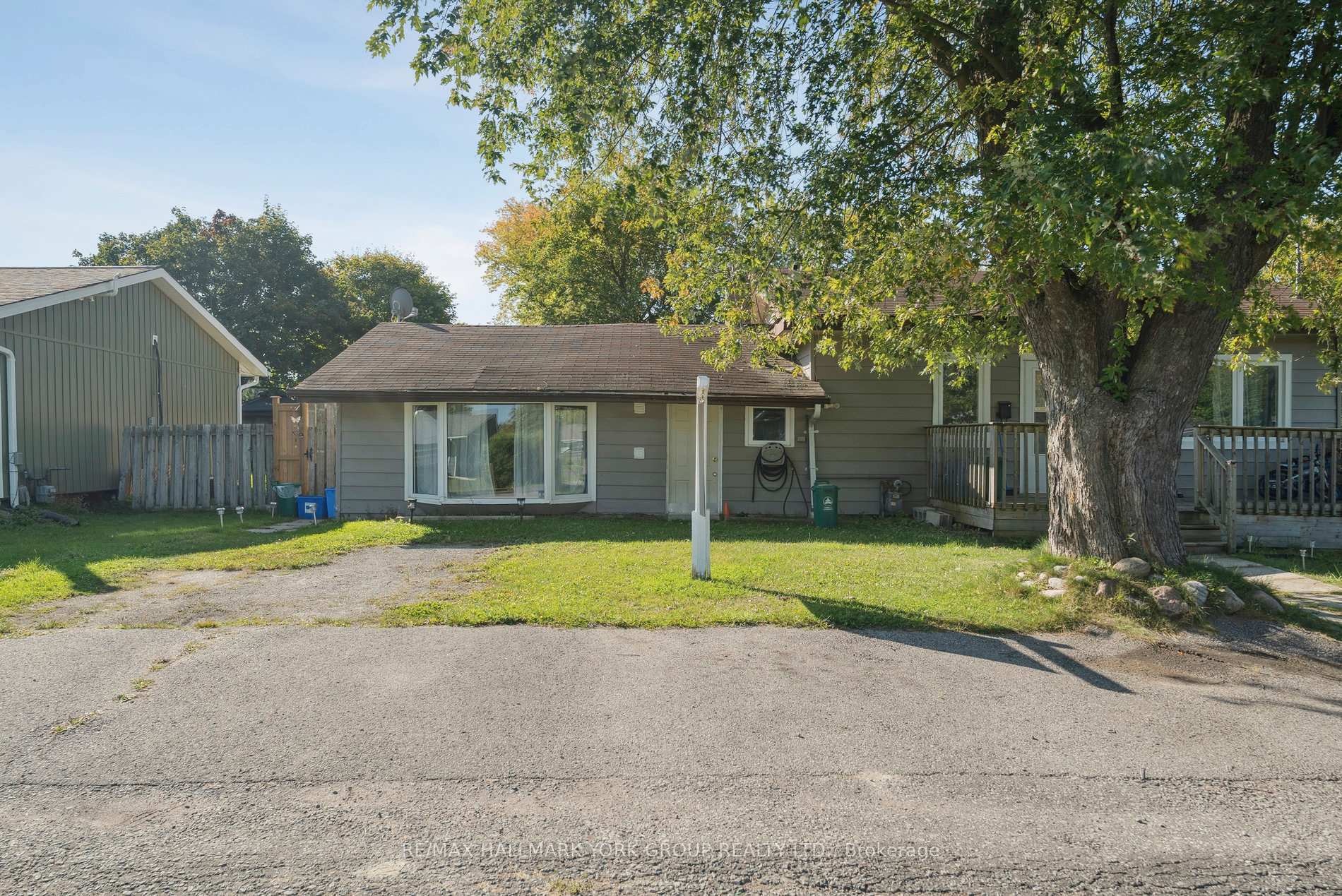 (East) - 351 Winnifred Drive Georgina Ontario Canada Rent residential Michael Mealia RE/MAX Hallmark York Group Realty Ltd., Brokerage