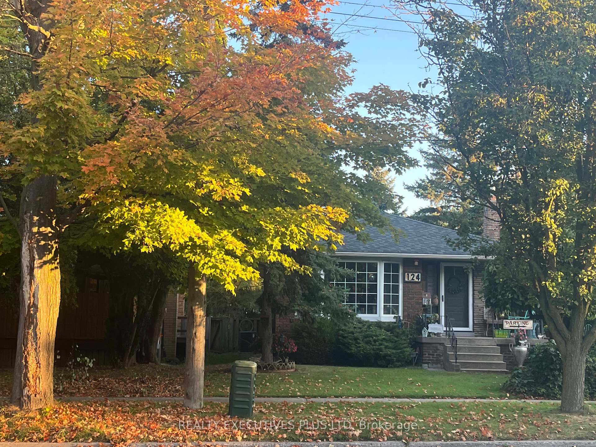 124 Applefield Drive Toronto Ontario Canada Sale residential Lawrina Brown Realty Executives Plus Ltd. Brokerage*