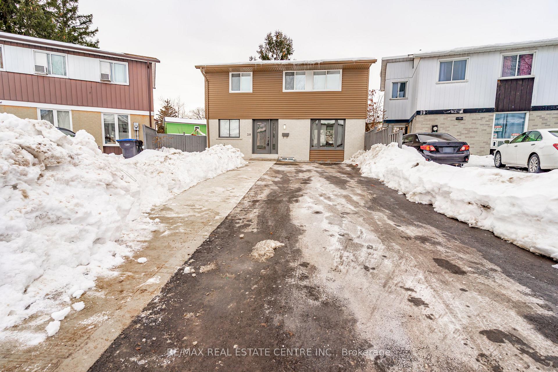 20 Hayden Court Brampton Ontario Canada Sale residential Naveen Dua RE/MAX Real Estate Centre Inc., Brokerage *