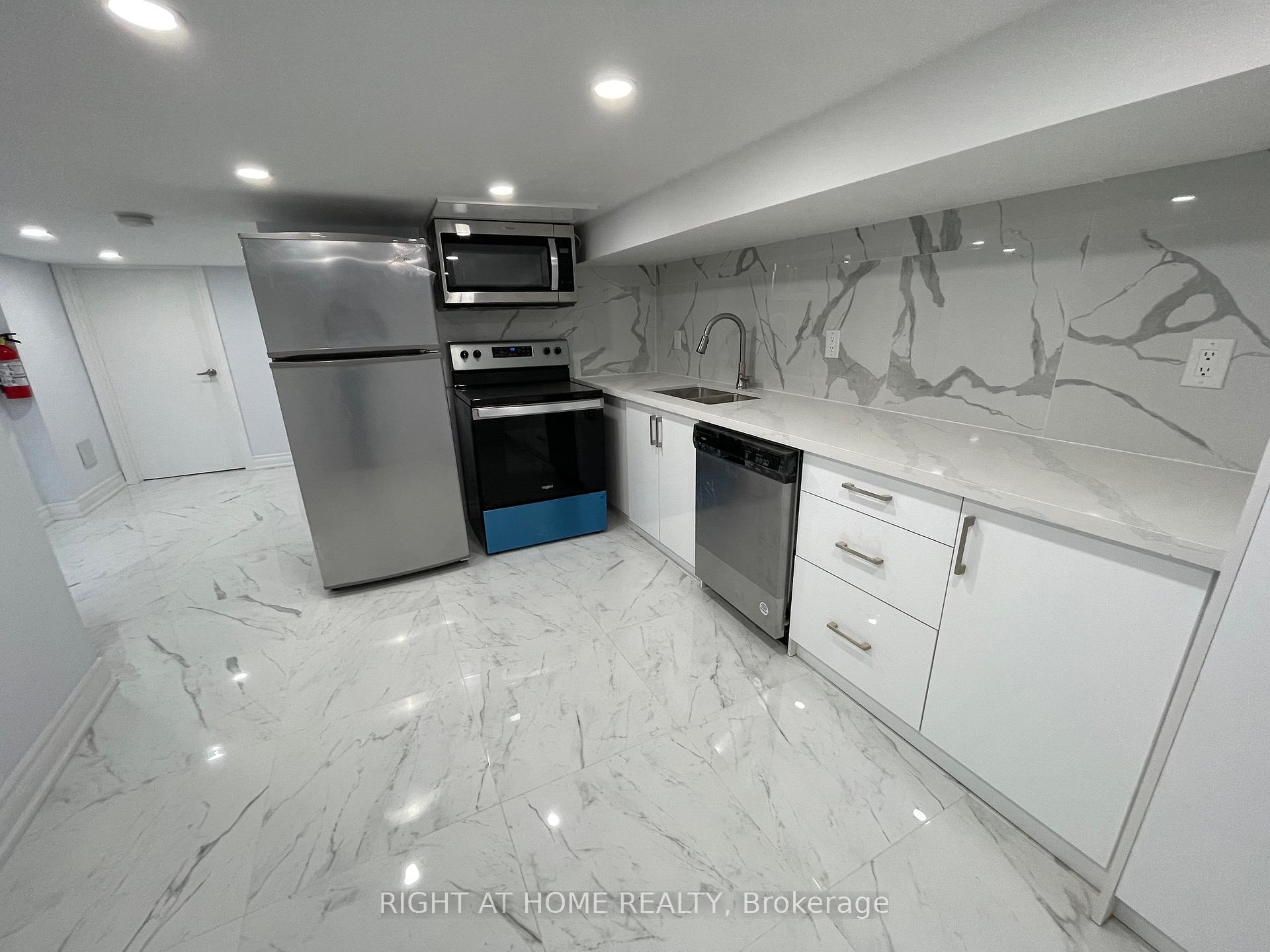 477 Ossington Avenue Toronto Ontario Canada Rent residential J. Luis Filipe Right at Home Realty, Brokerage*