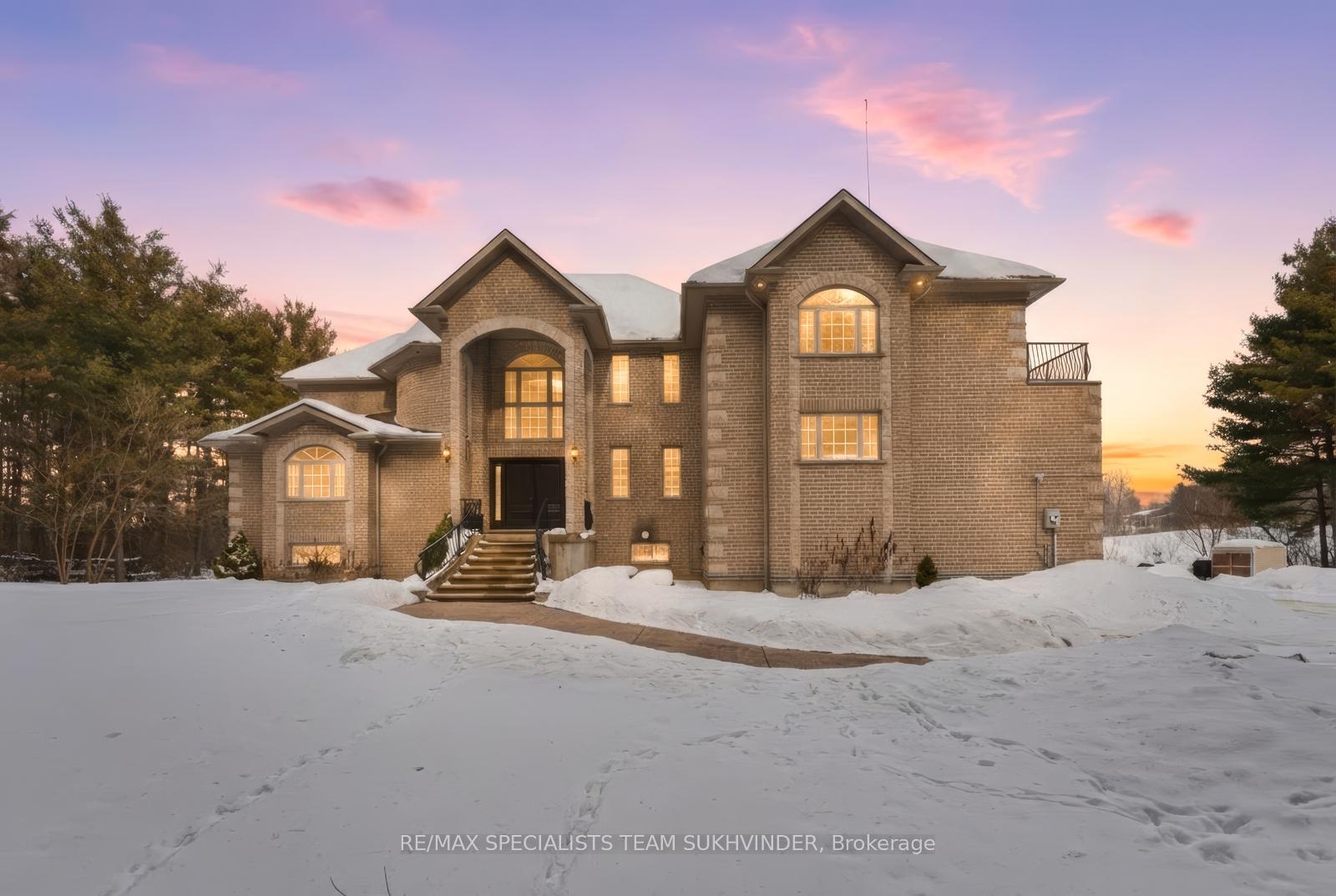 12601 Nassagaweya Puslinch Milton Ontario Canada Sale residential Sukhvinder Singh Re/Max Specialists Team Sukhvinder