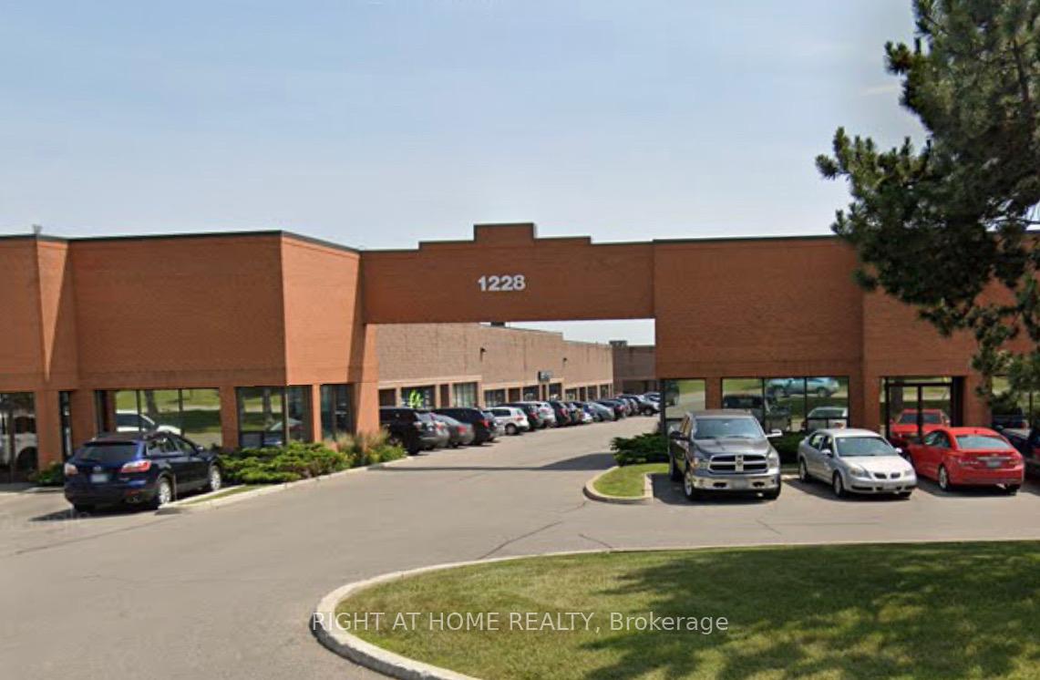 4 - 1228 Gorham Street Newmarket Ontario Canada Sale commercial   Right at Home Realty, Brokerage