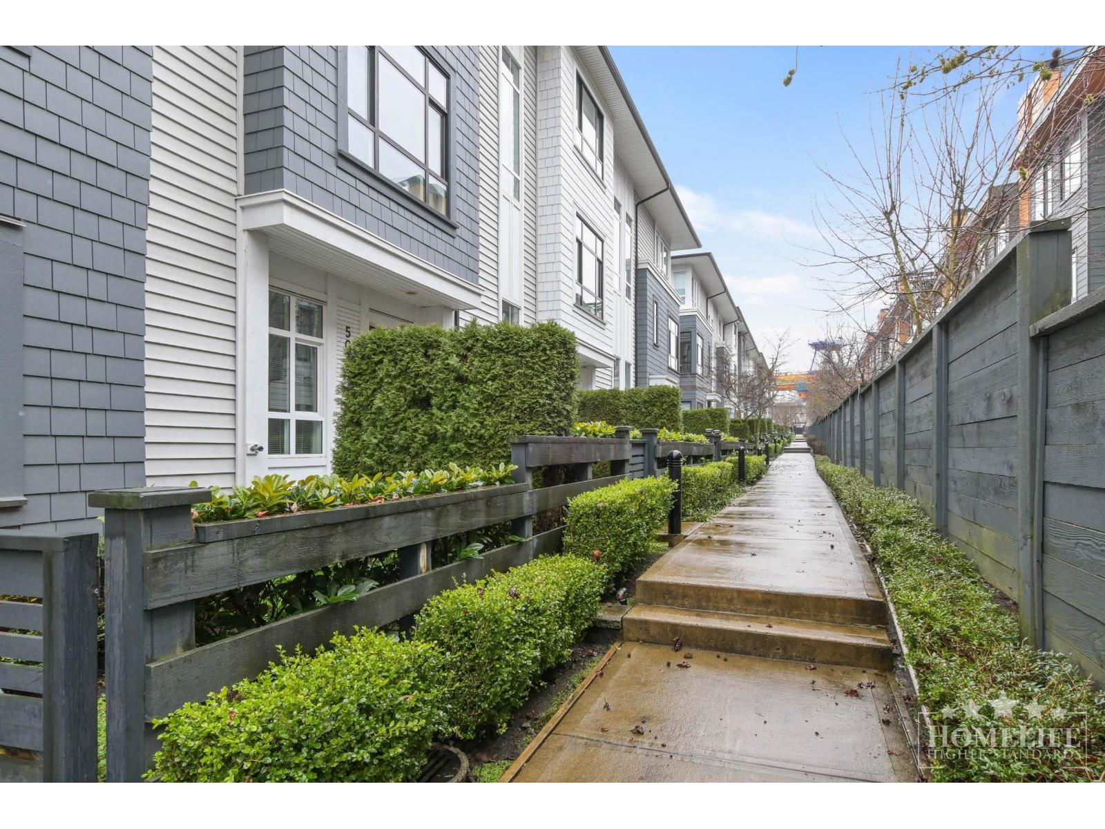 503 16433 WATSON DRIVE Surrey British Columbia Canada Sale residential   HomeLife Benchmark Realty Corp.