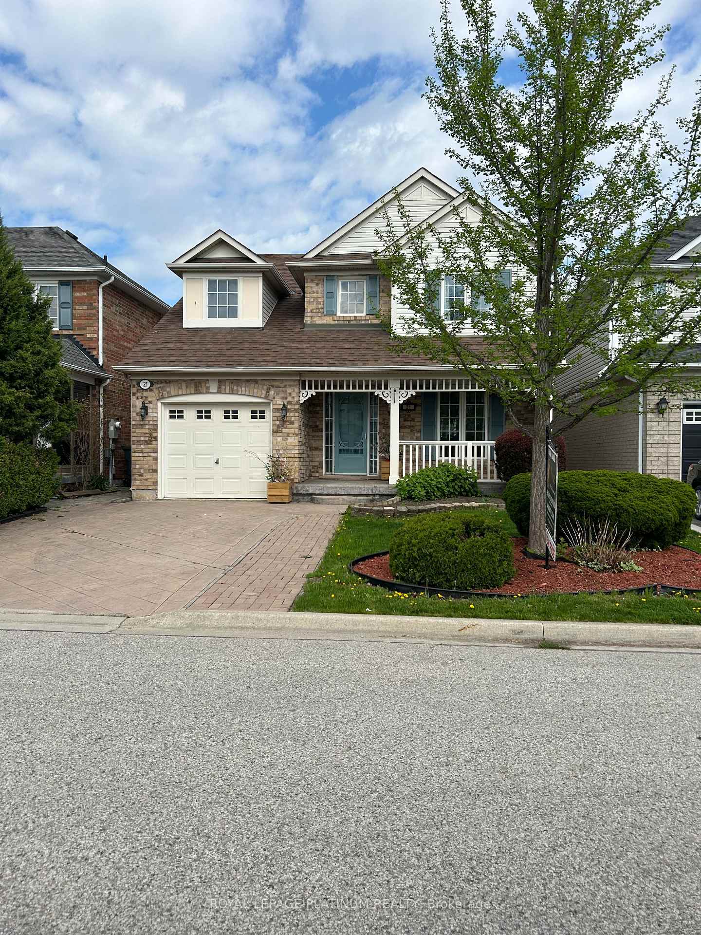21 Vista Green Crescent Brampton Ontario Canada Sale residential Karolina Mangat Royal Lepage Platinum Realty Brokerage