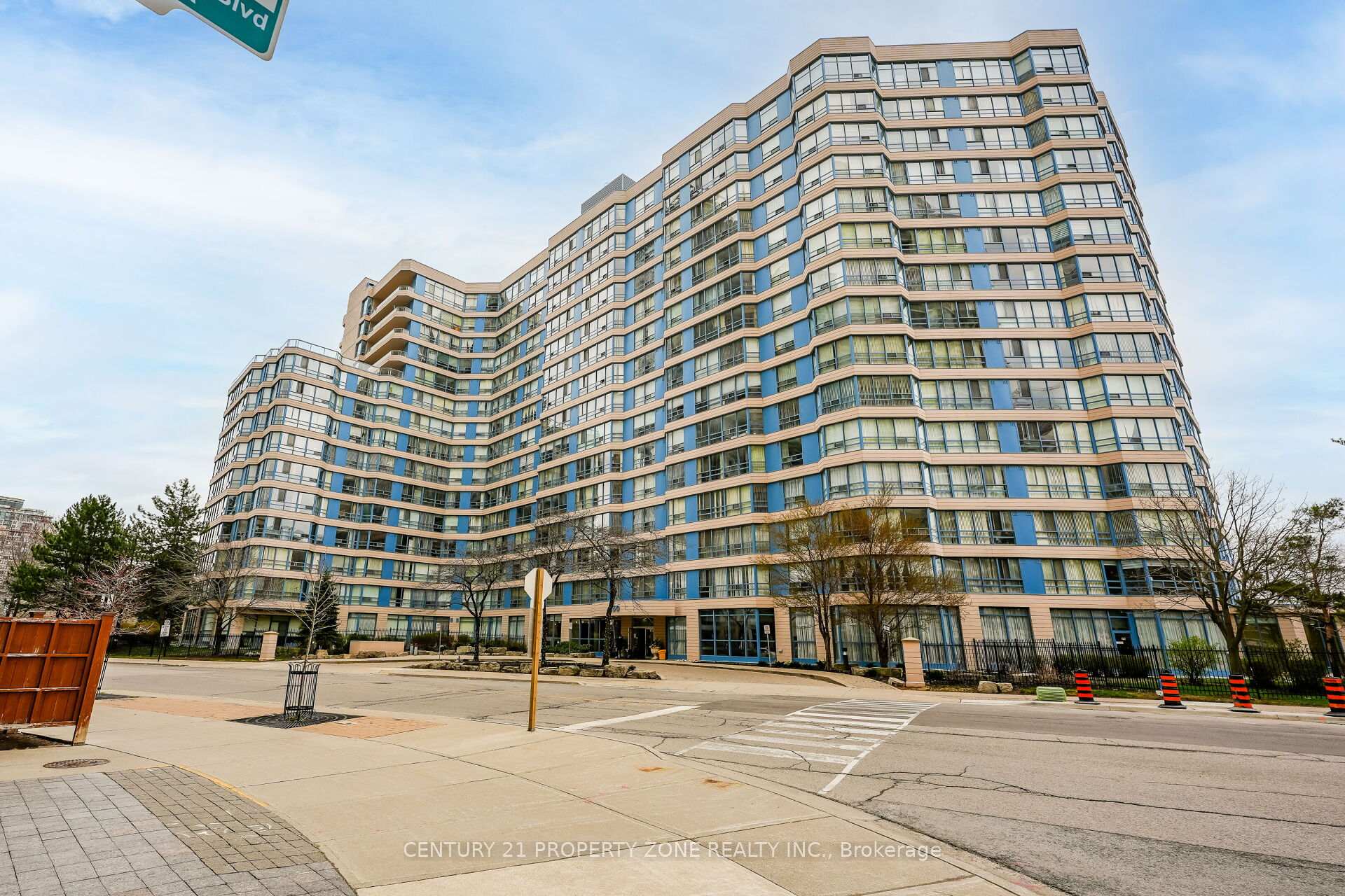 318 - 250 Webb Drive Mississauga Ontario Canada Sale residential Elena Vankevich Brokerage Information: Not available, please contact website owner