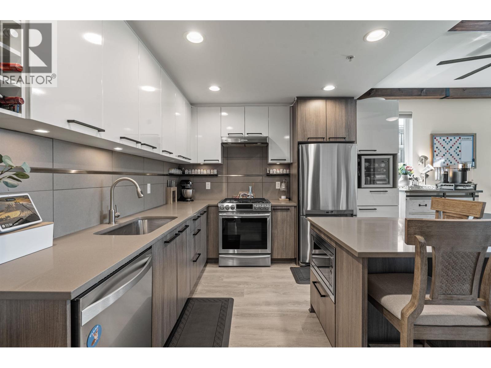 405 9350 UNIVERSITY HIGH STREET Burnaby British Columbia Canada Sale residential ATUSA NEJAD Evergreen West Realty