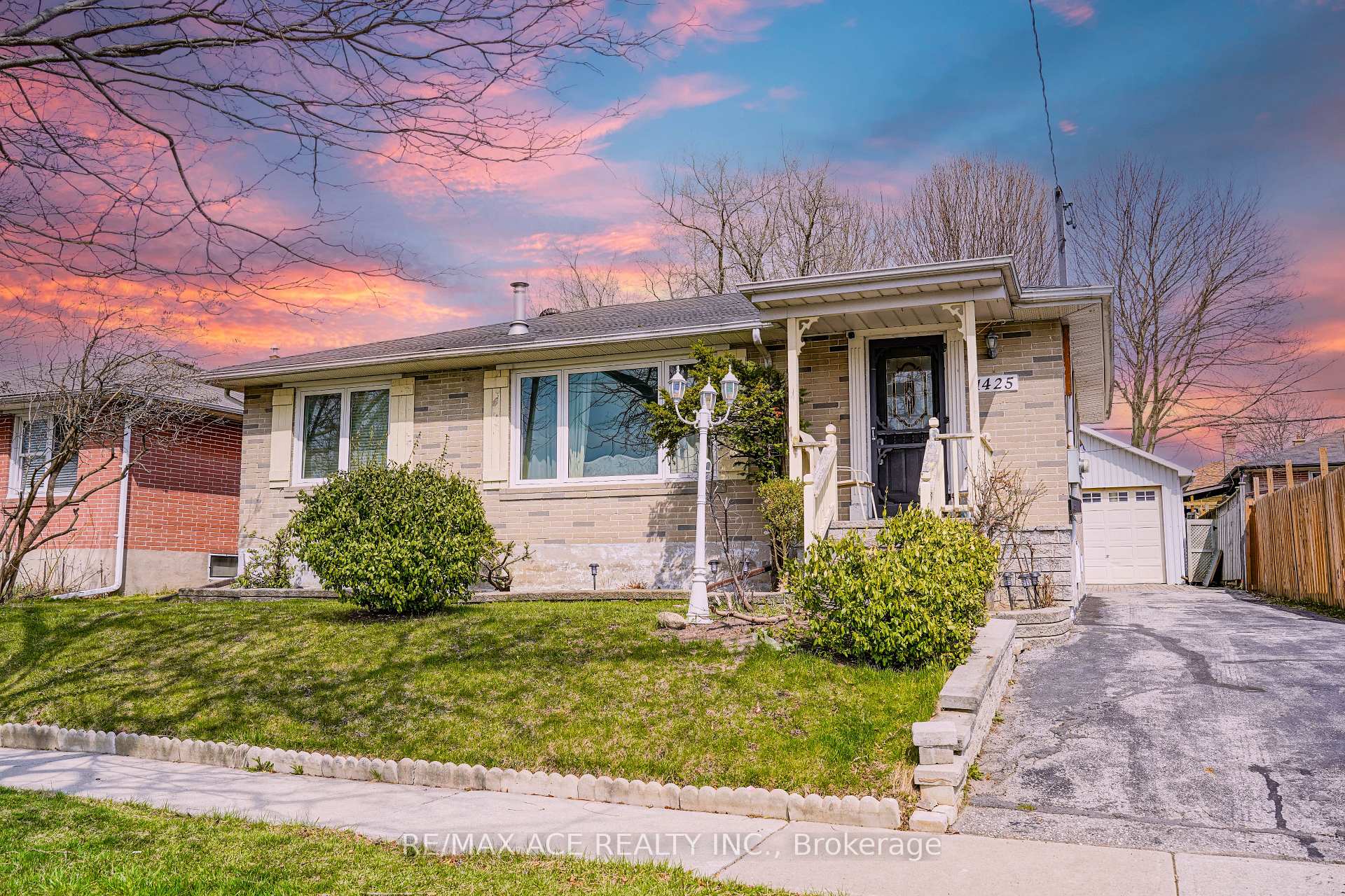 1425 Lakefield Street Oshawa Ontario Canada Rent residential Raseelan Selvarajah RE/MAX Ace Realty Inc., Brokerage*