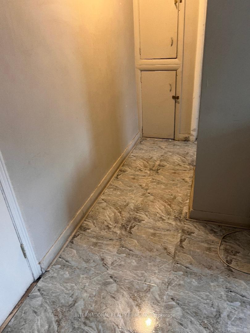 1B - 2034 WESTON Road W Toronto Ontario Canada Rent residential SAM FARMAHA INTERNATIONAL REALTY FIRM, INC.