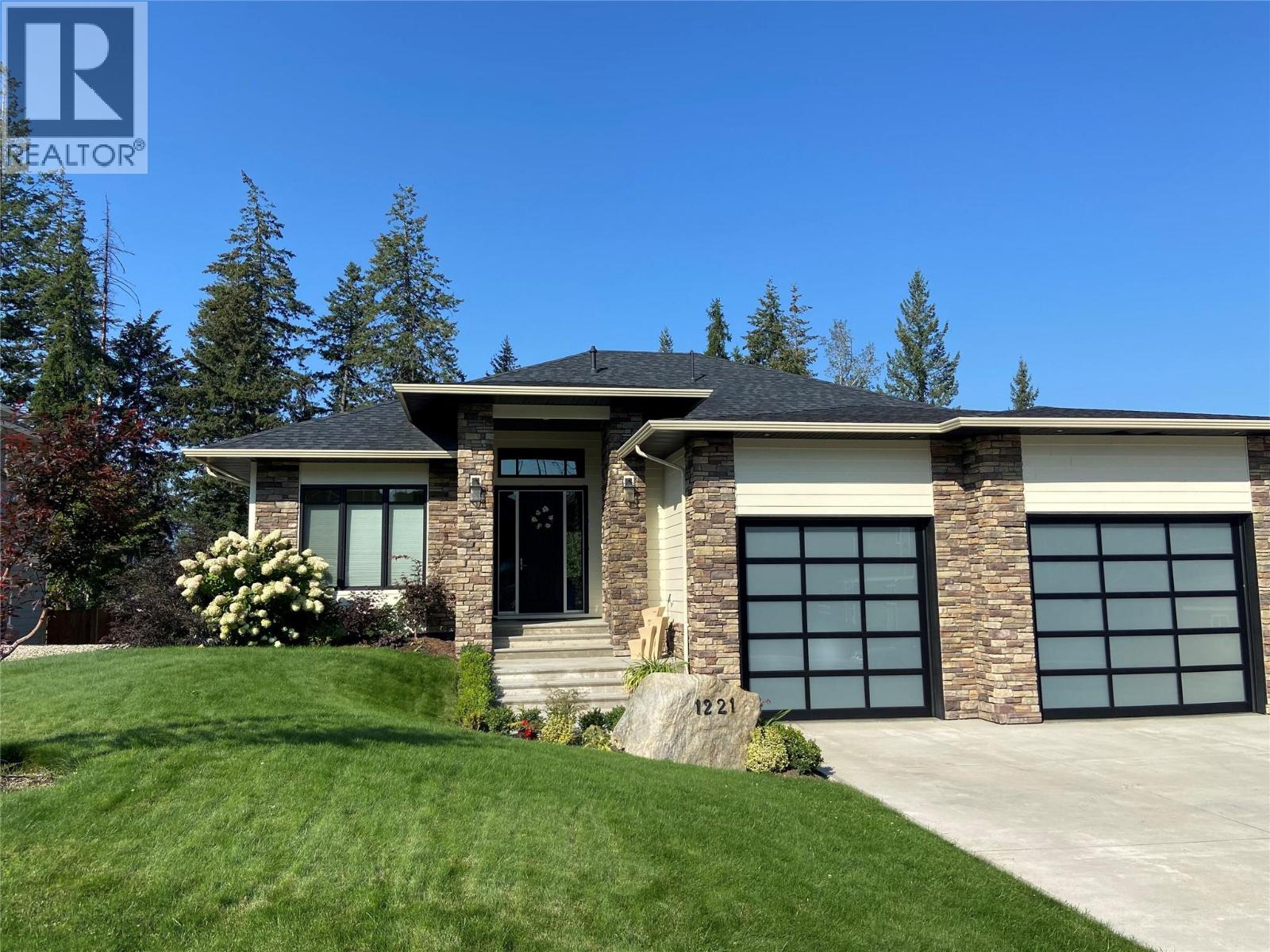 1221 23 Street SE Salmon Arm British Columbia Canada Sale residential Tina Cosman EXP Realty (Salmon Arm)