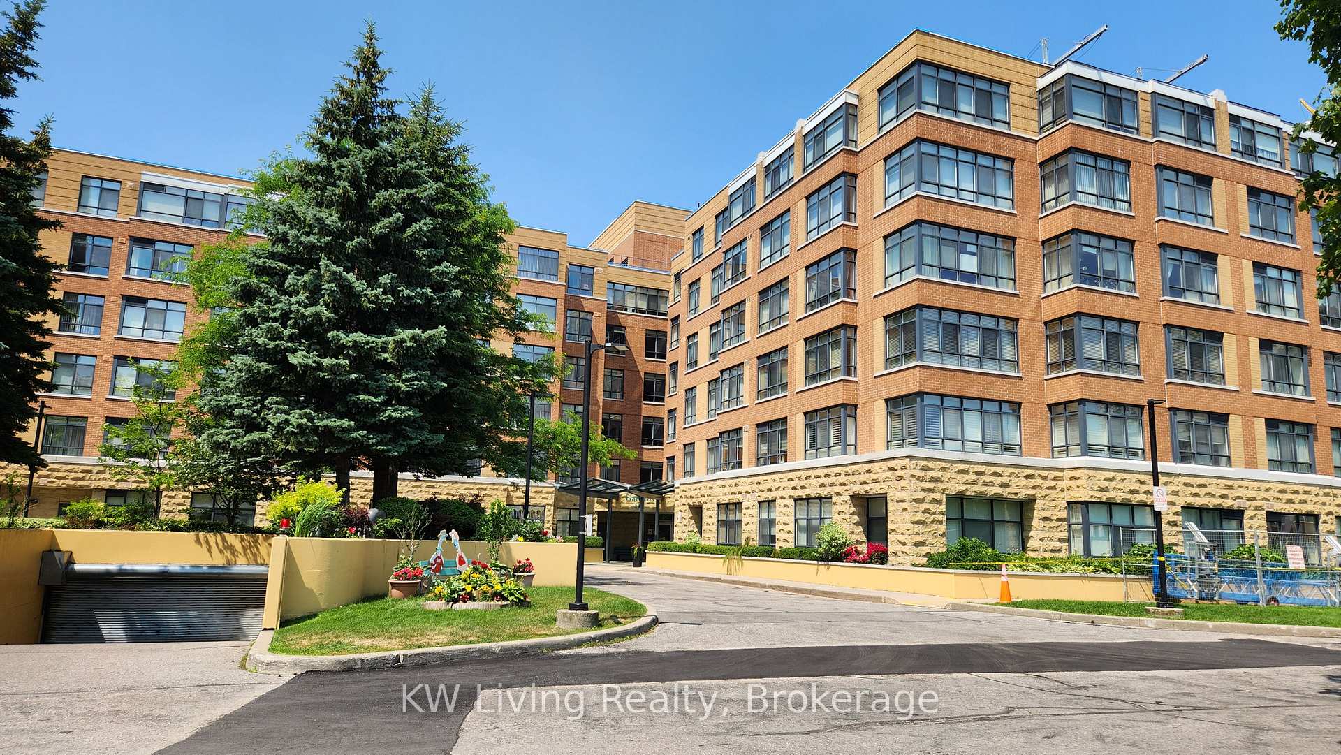211 - 115 Bonis Avenue Toronto Ontario Canada Sale residential Angelo and Joanna Lionti FinchTown Realty Inc., Brokerage